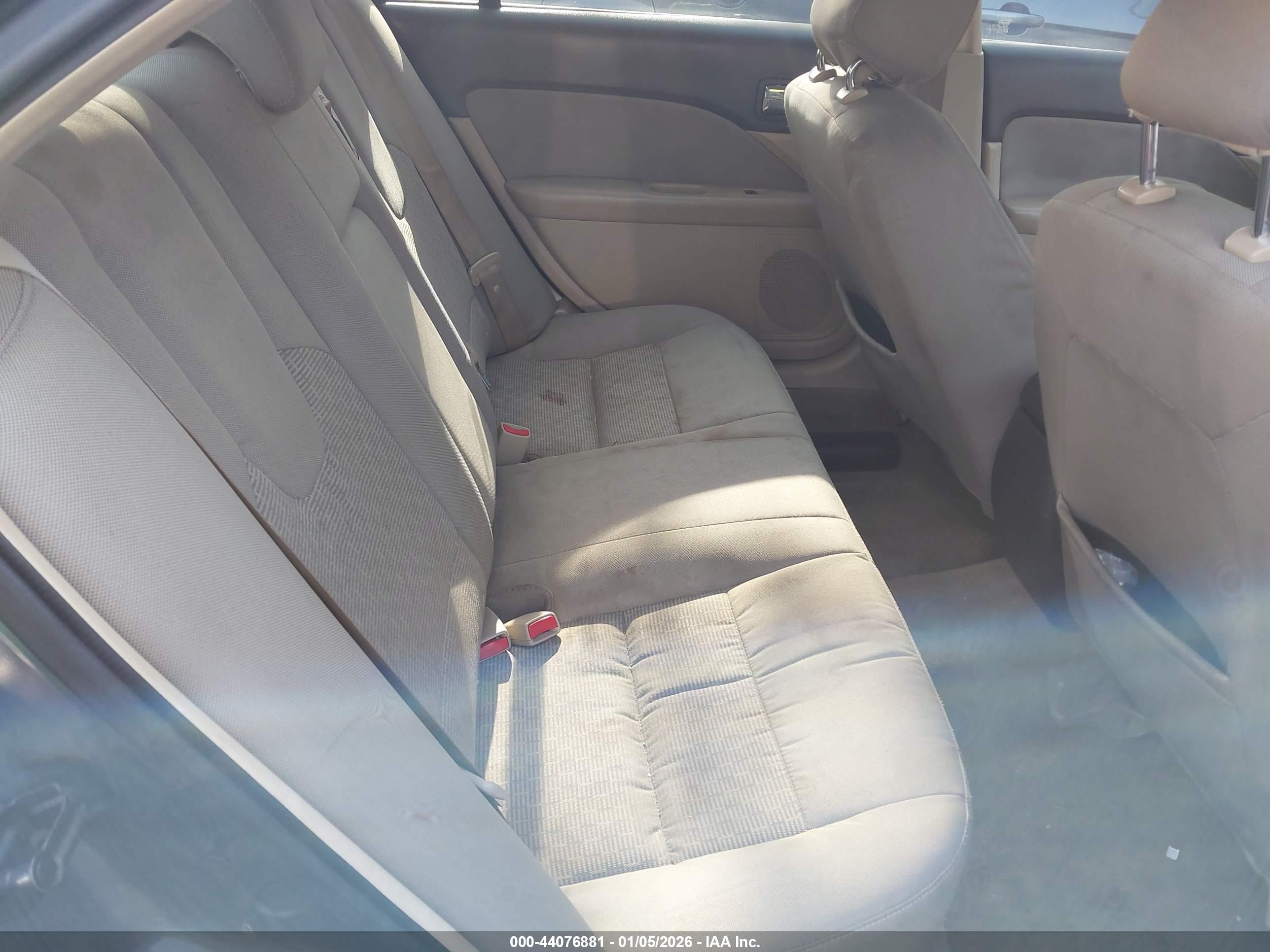 FORD FUSION image 8