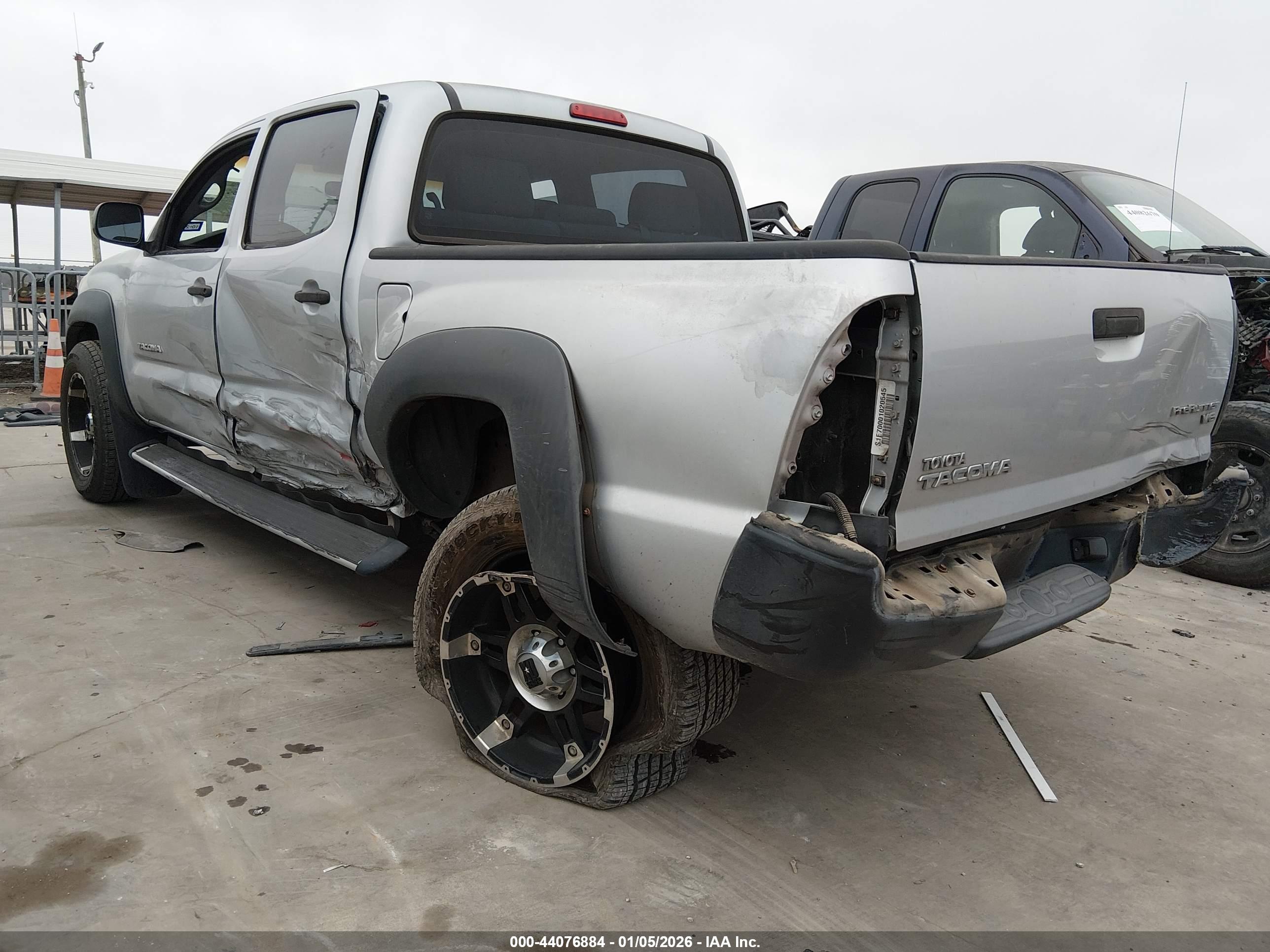 TOYOTA TACOMA image 3
