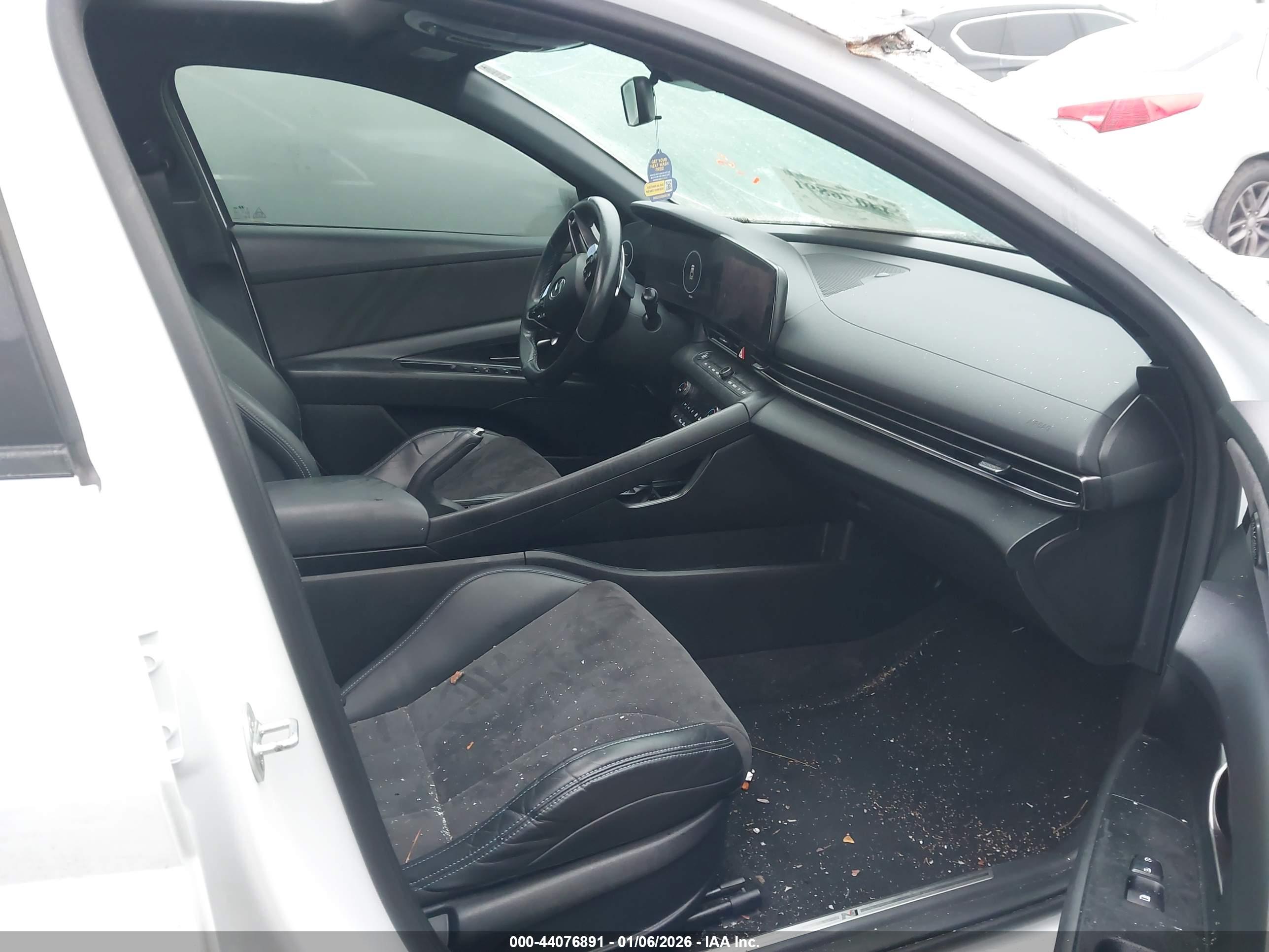 HYUNDAI ELANTRA image 5