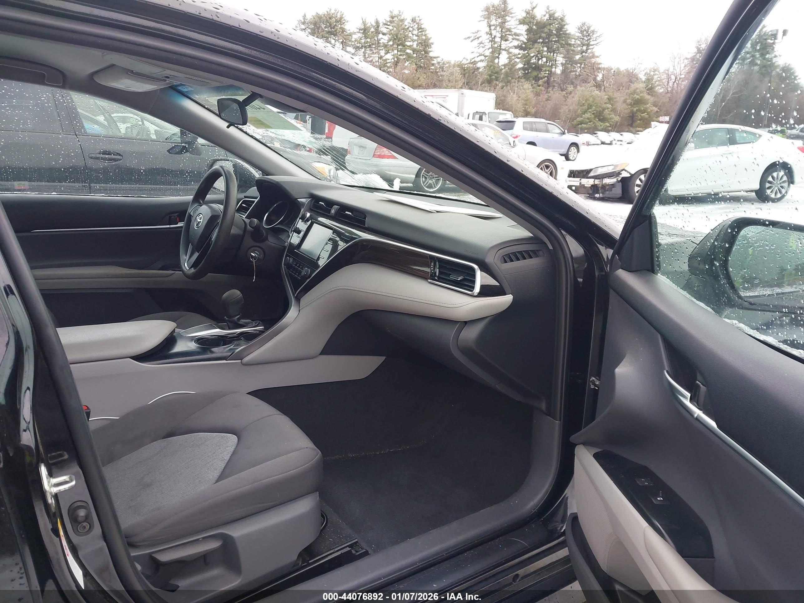 TOYOTA CAMRY image 5