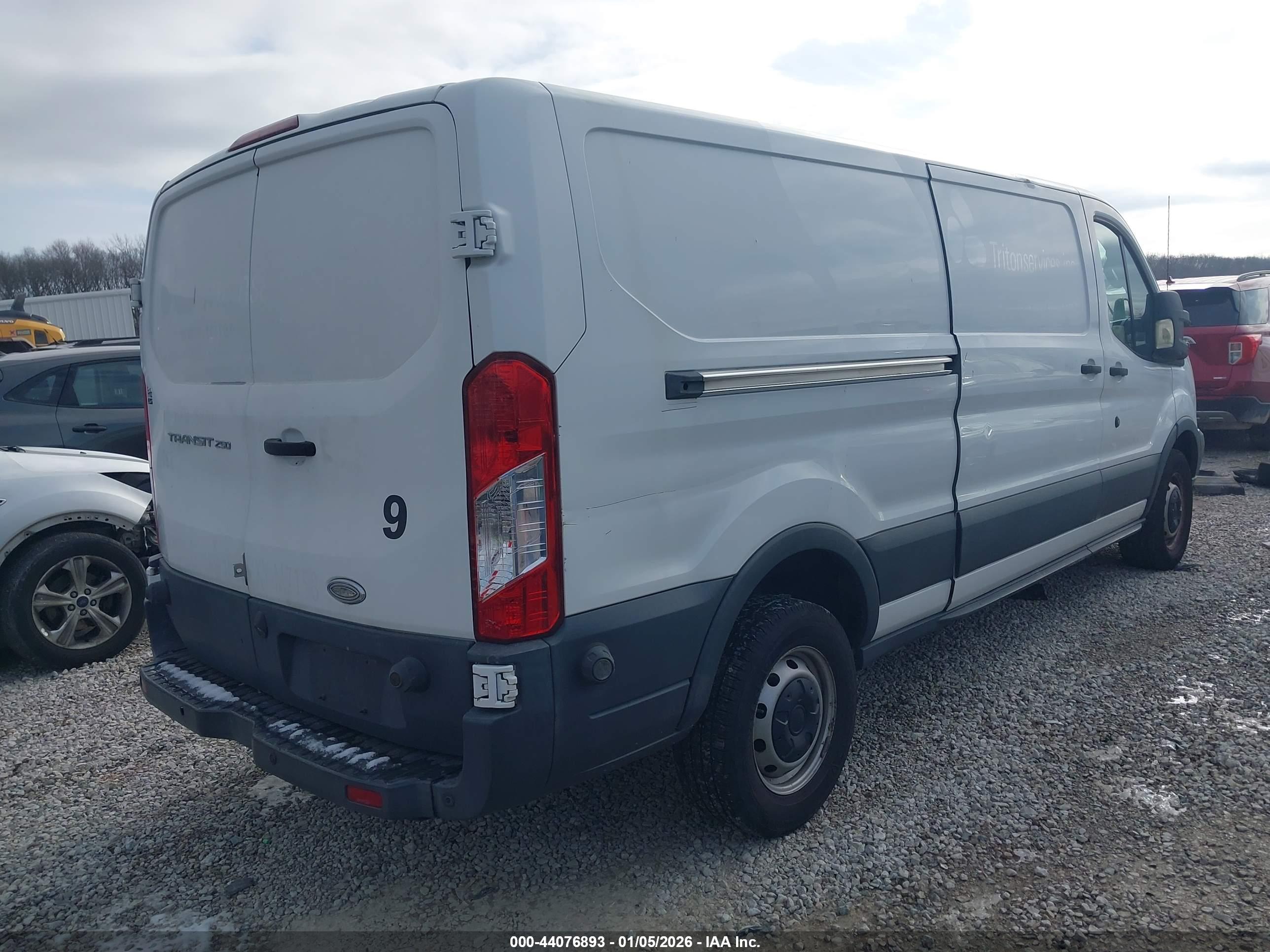 FORD TRANSIT-250 image 4