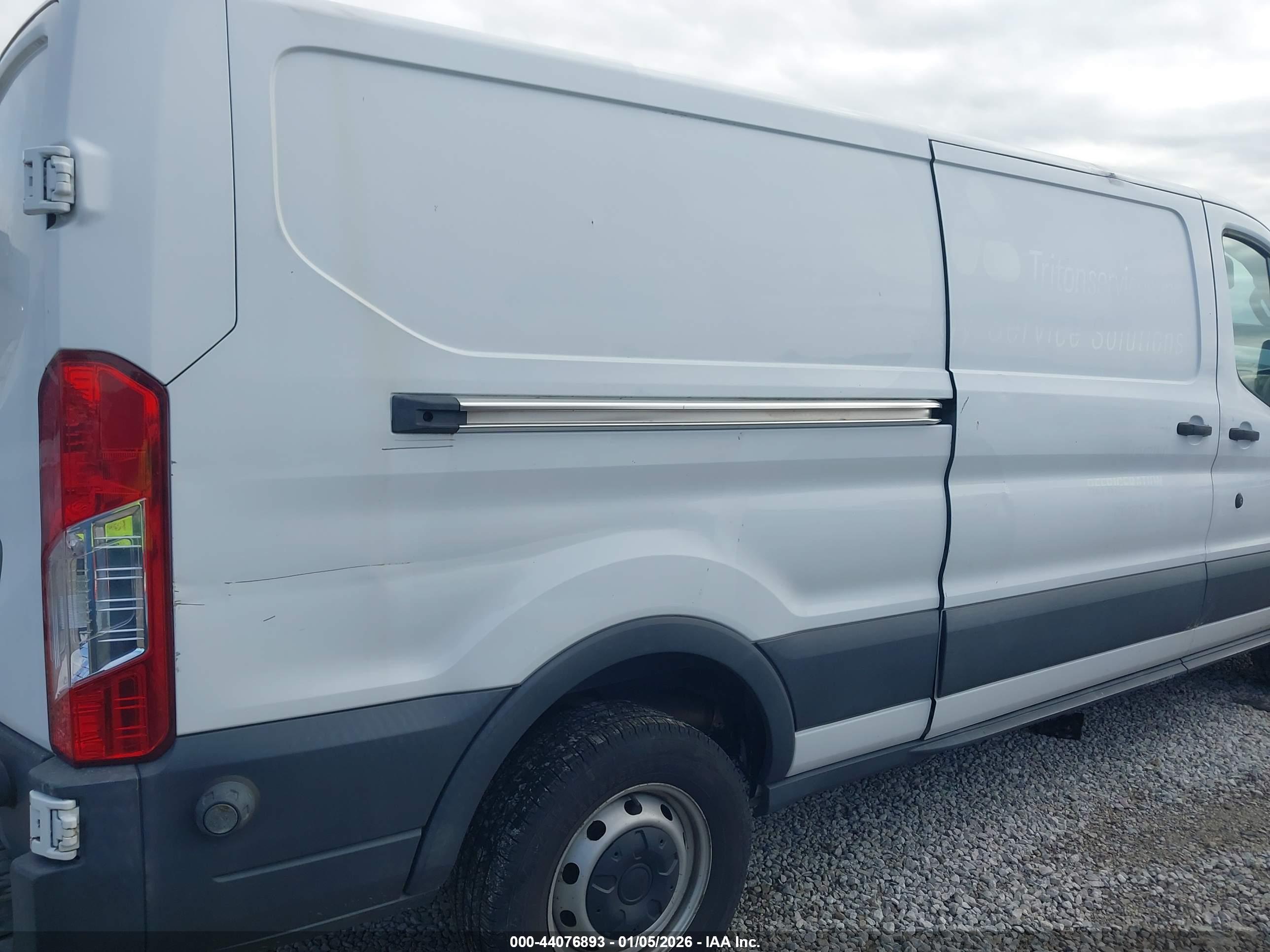 FORD TRANSIT-250 image 6