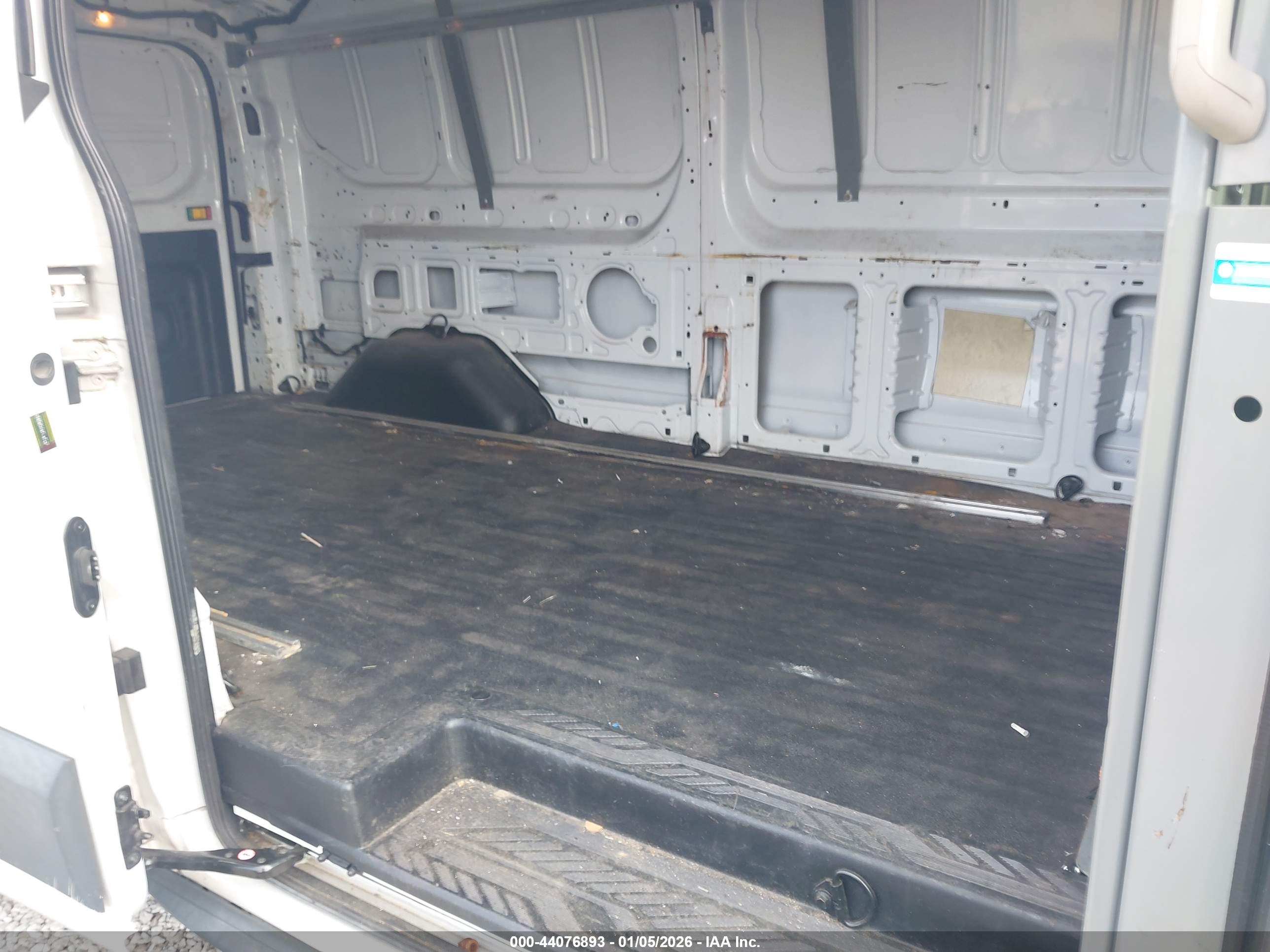 FORD TRANSIT-250 image 8