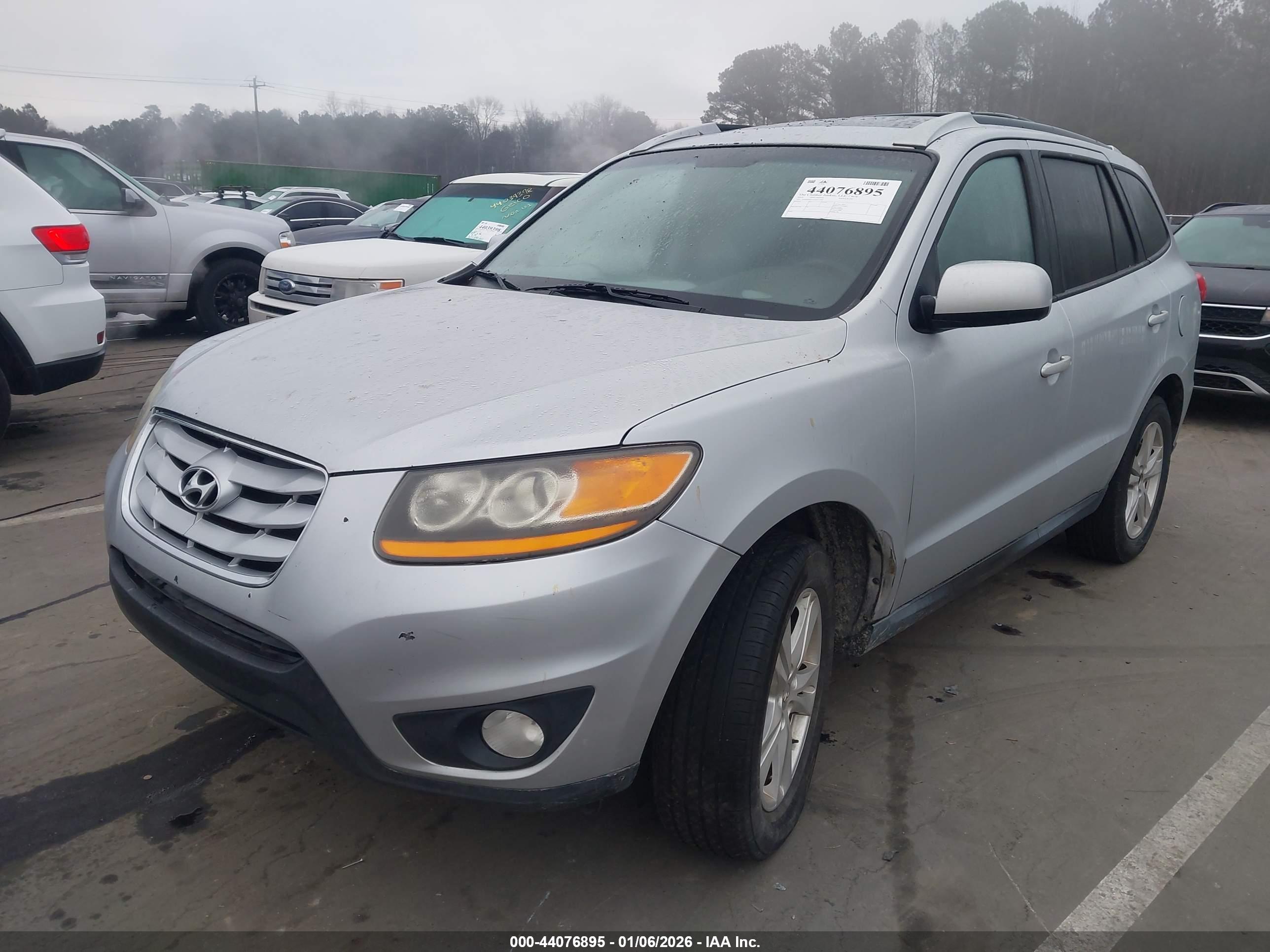HYUNDAI SANTA image 2