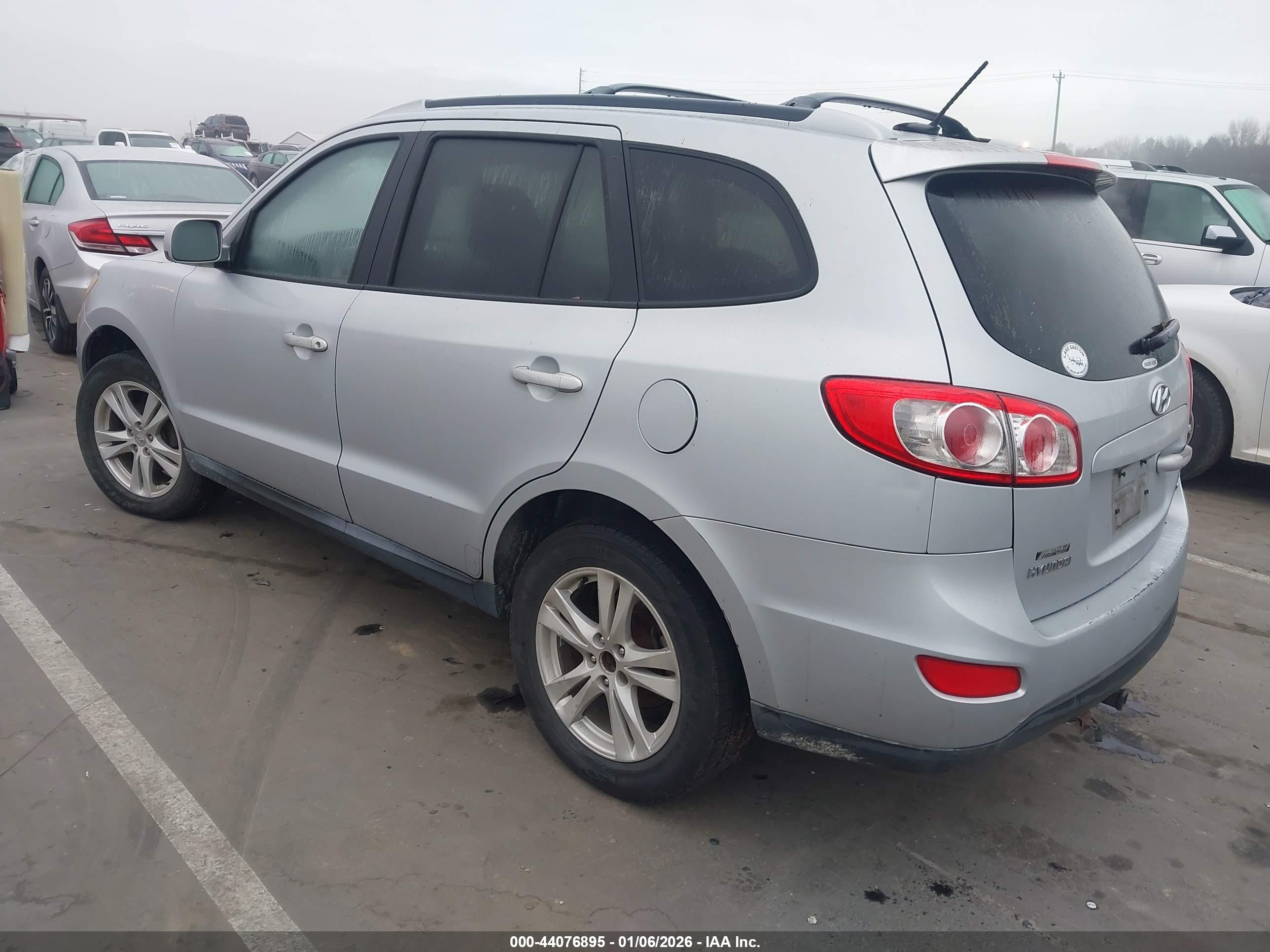 HYUNDAI SANTA image 3
