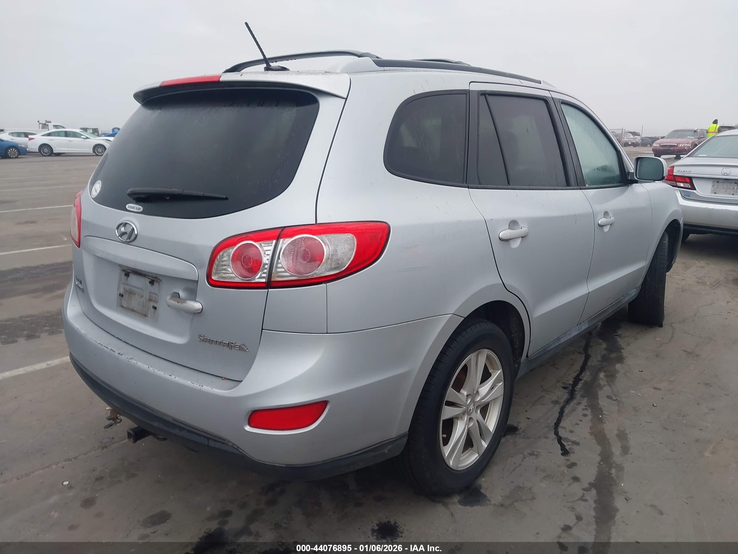 HYUNDAI SANTA image 4