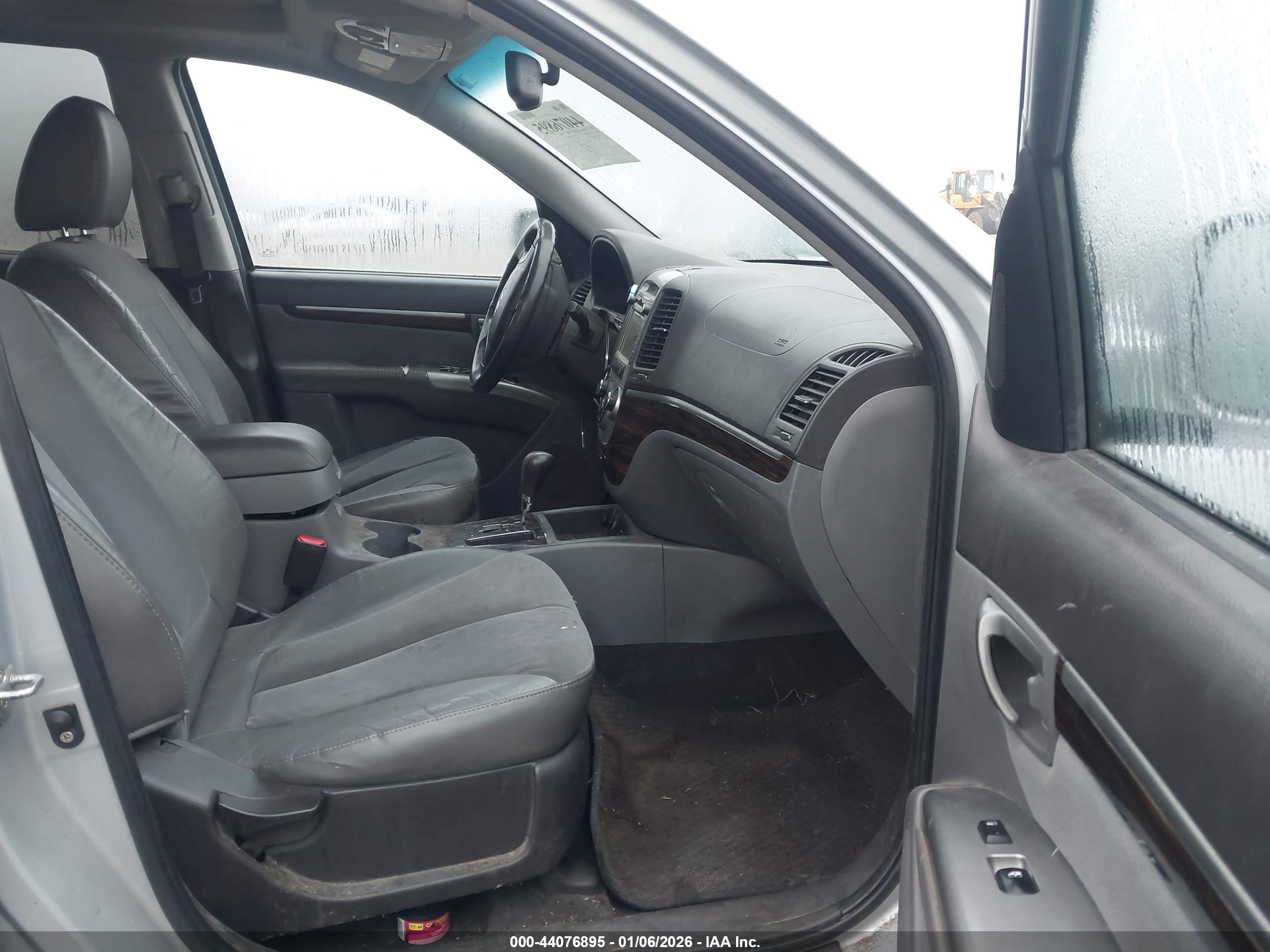 HYUNDAI SANTA image 5