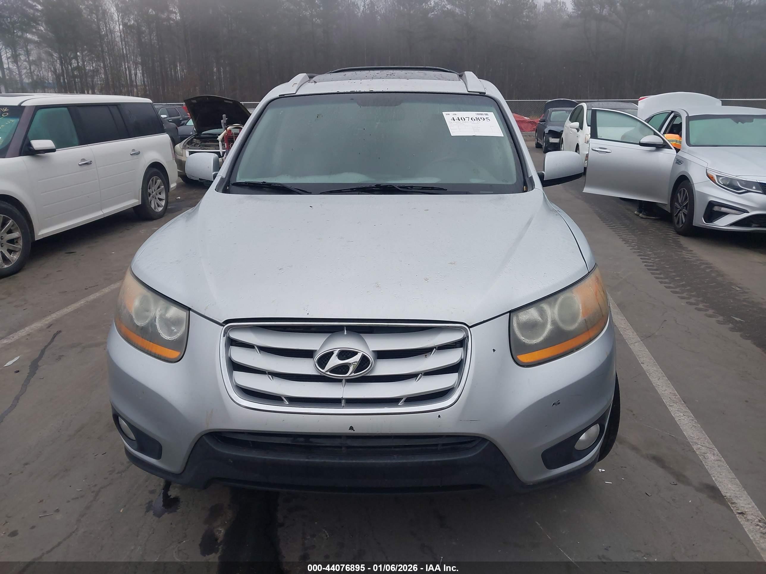HYUNDAI SANTA image 6