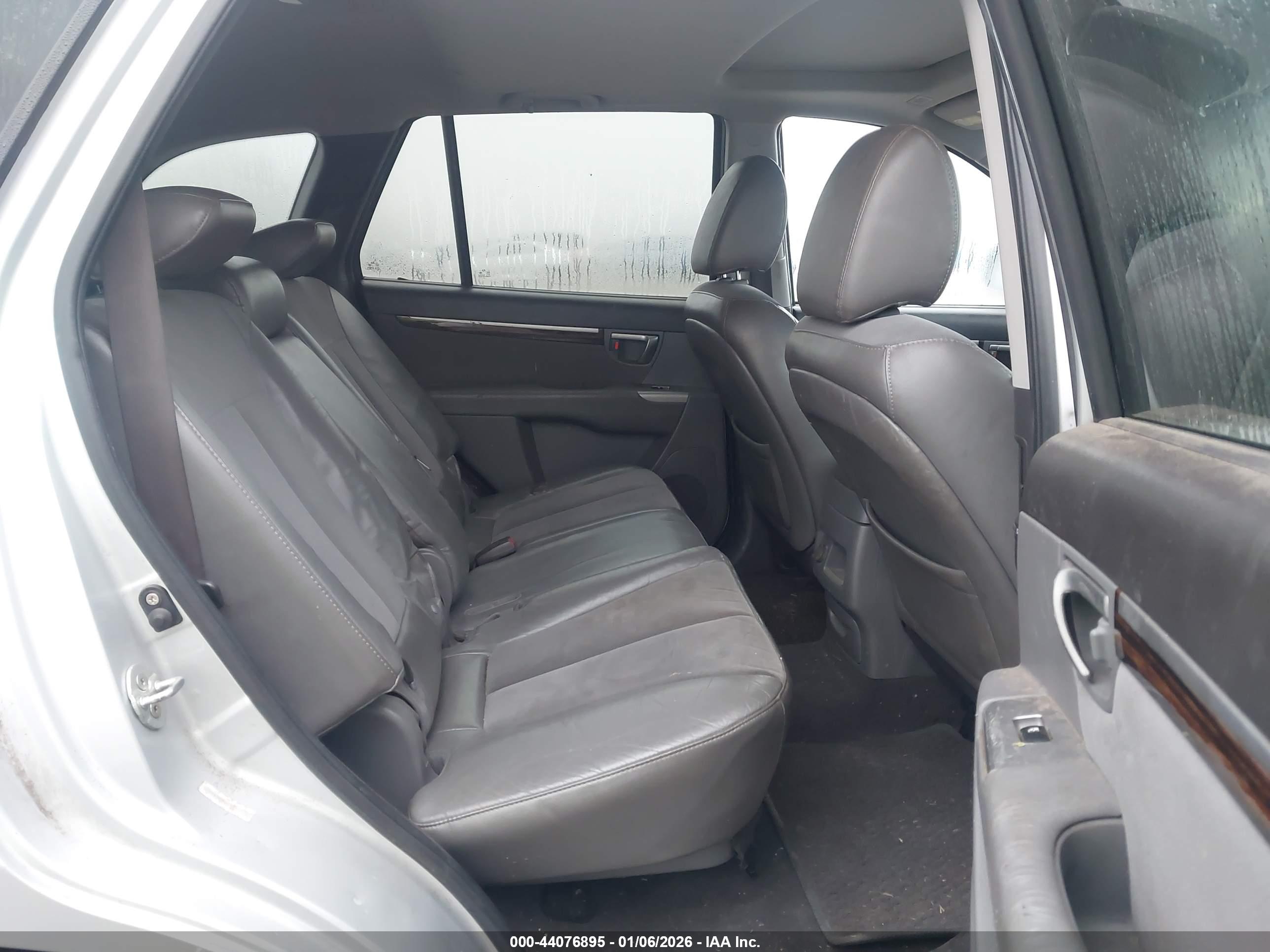 HYUNDAI SANTA image 8
