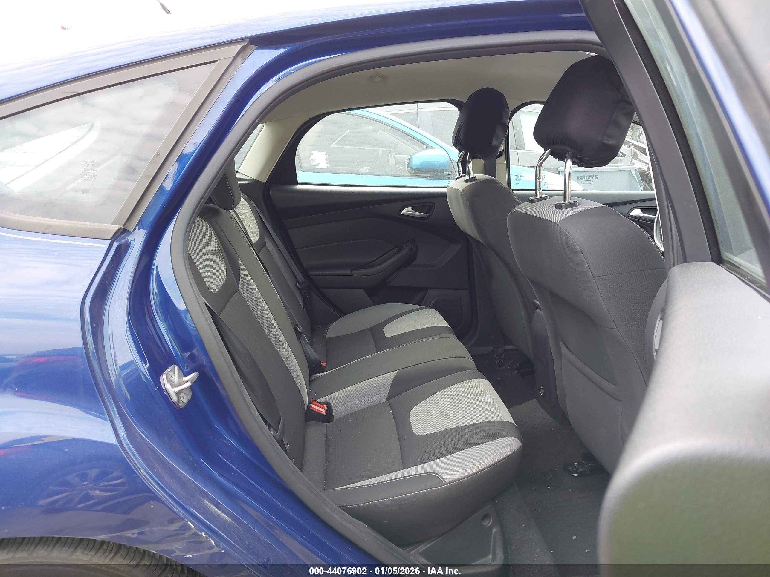 FORD FOCUS image 8