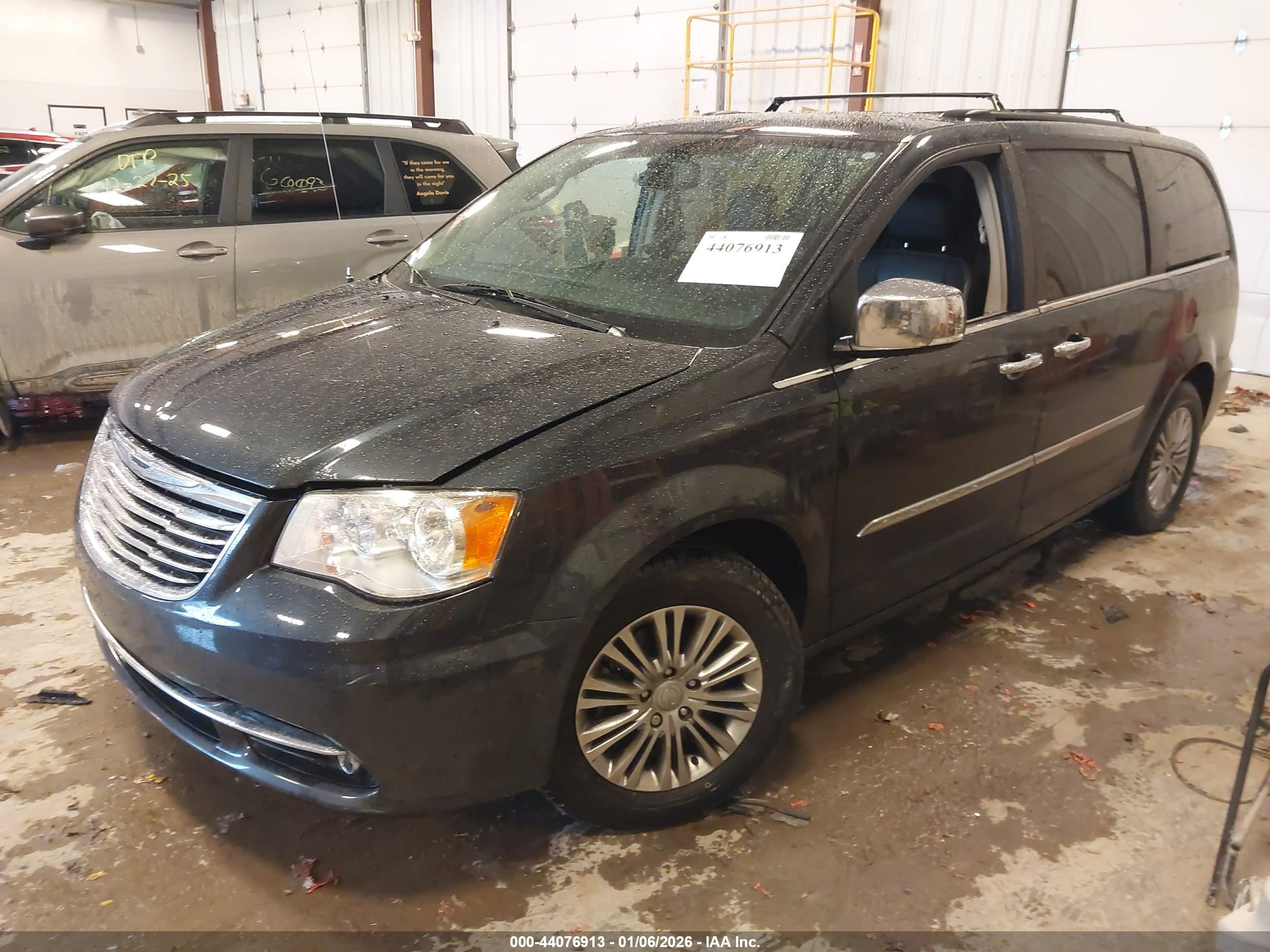 CHRYSLER TOWN image 2