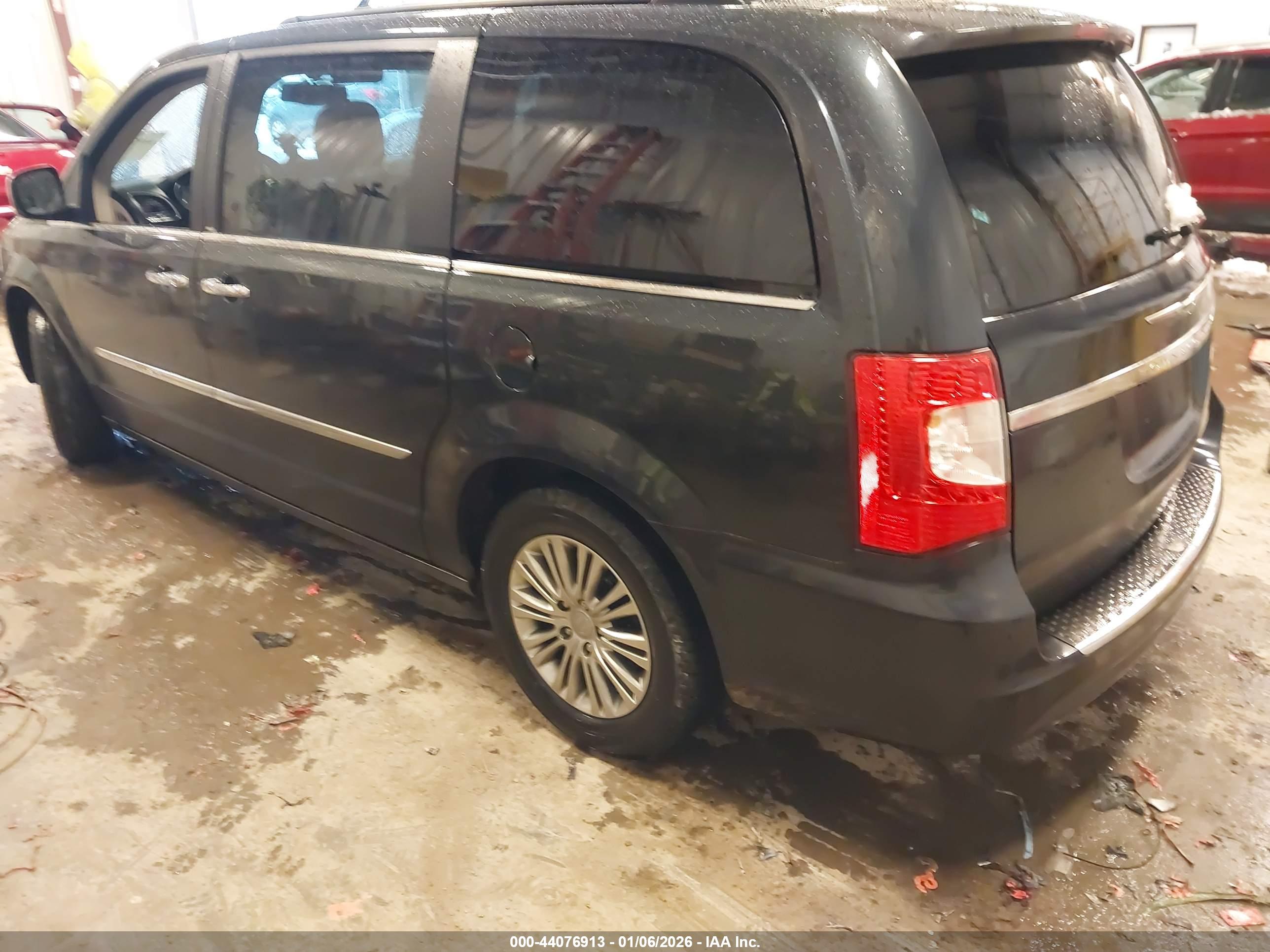 CHRYSLER TOWN image 3