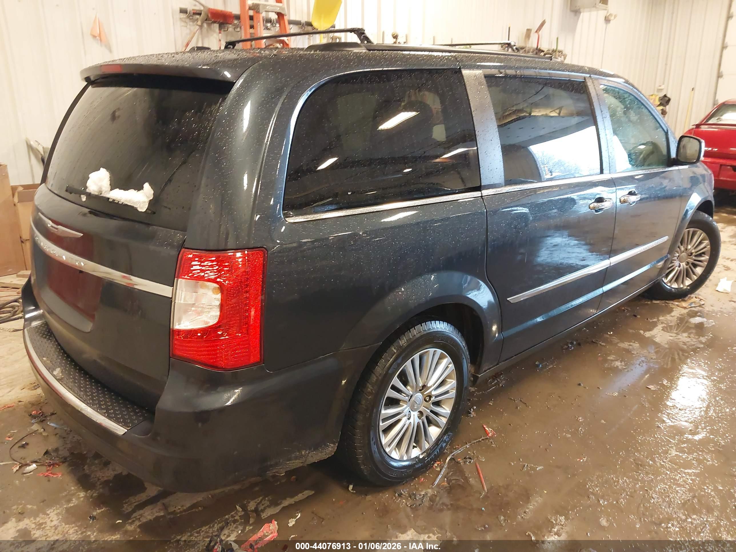 CHRYSLER TOWN image 4
