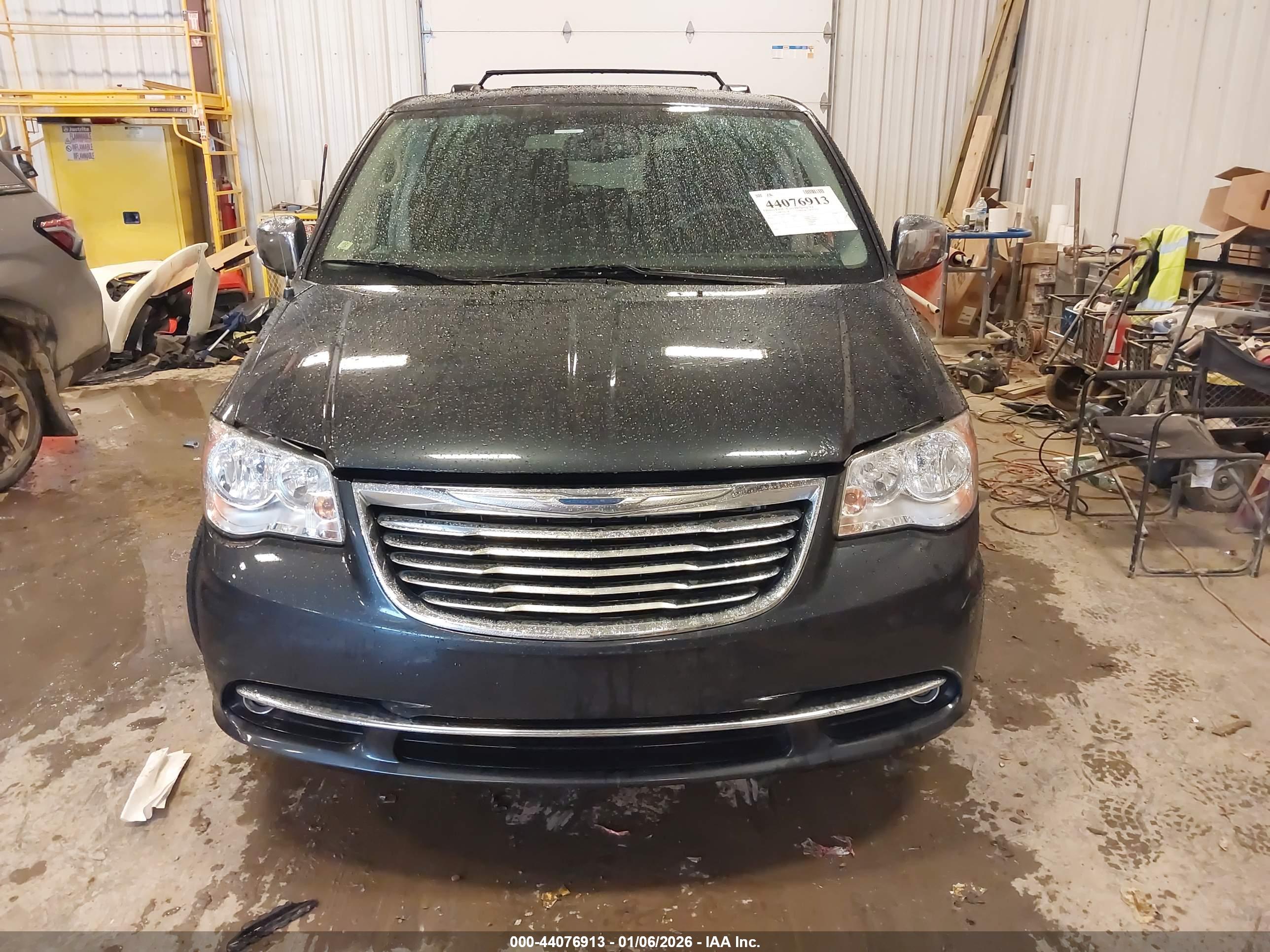 CHRYSLER TOWN image 6