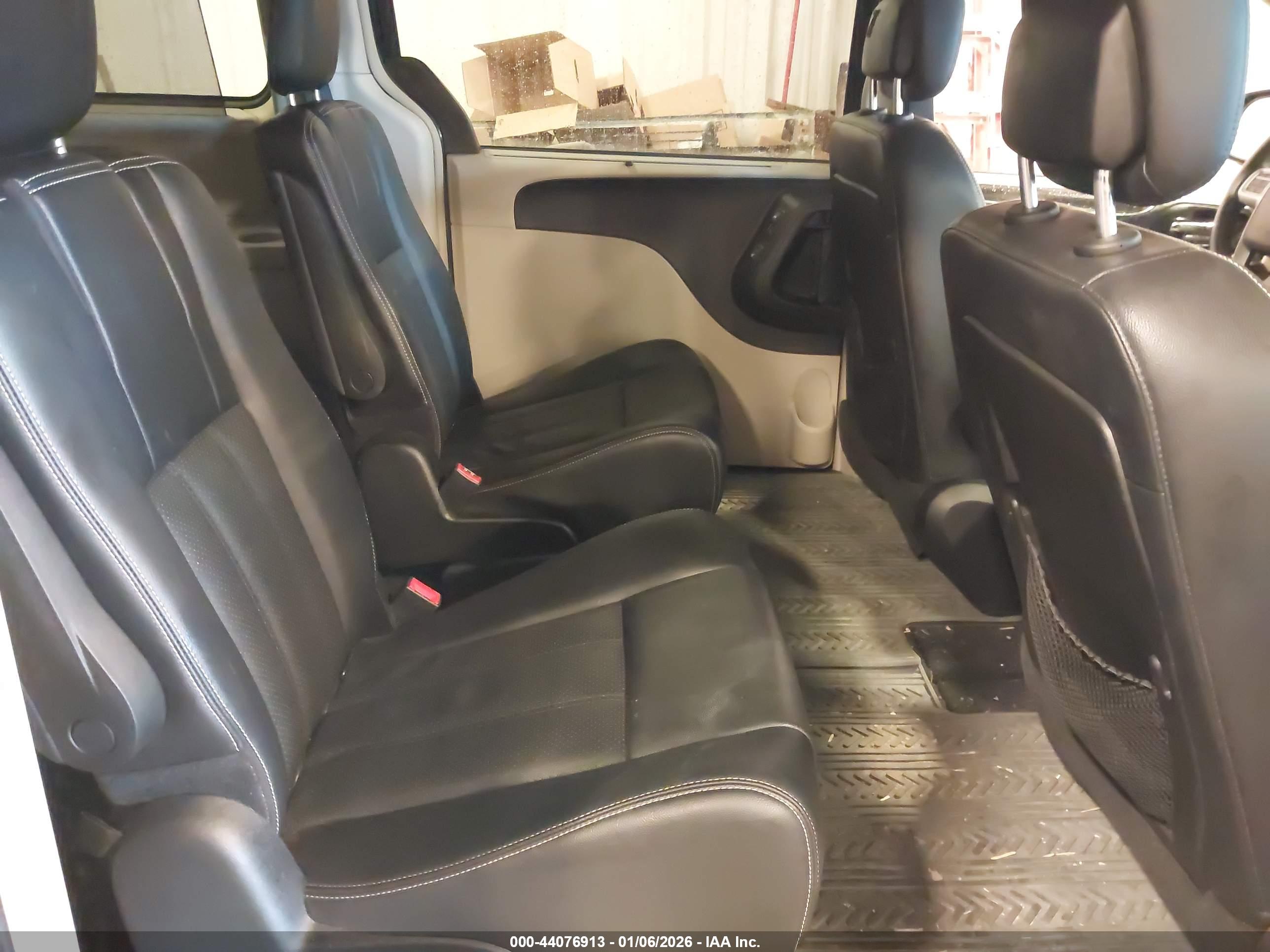 CHRYSLER TOWN image 8