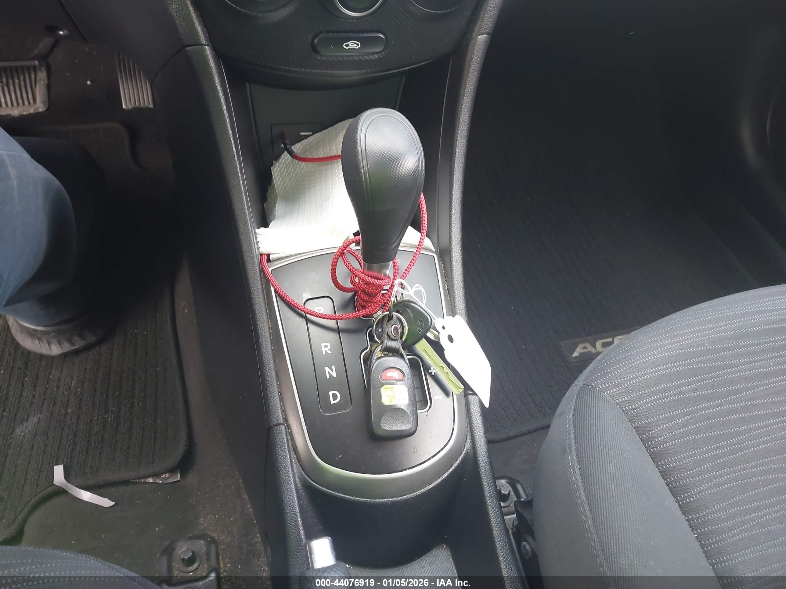 HYUNDAI ACCENT image 11