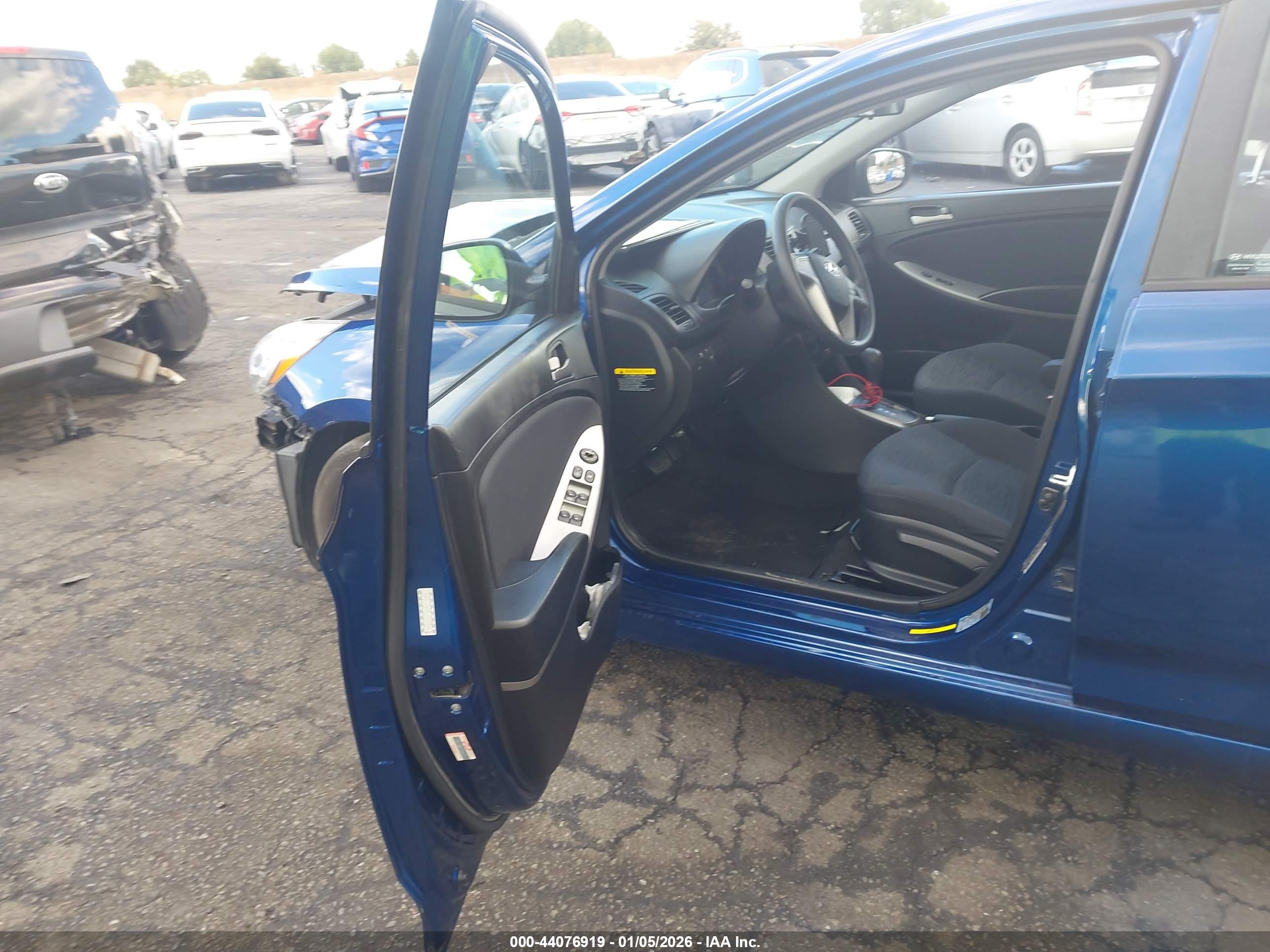 HYUNDAI ACCENT image 5