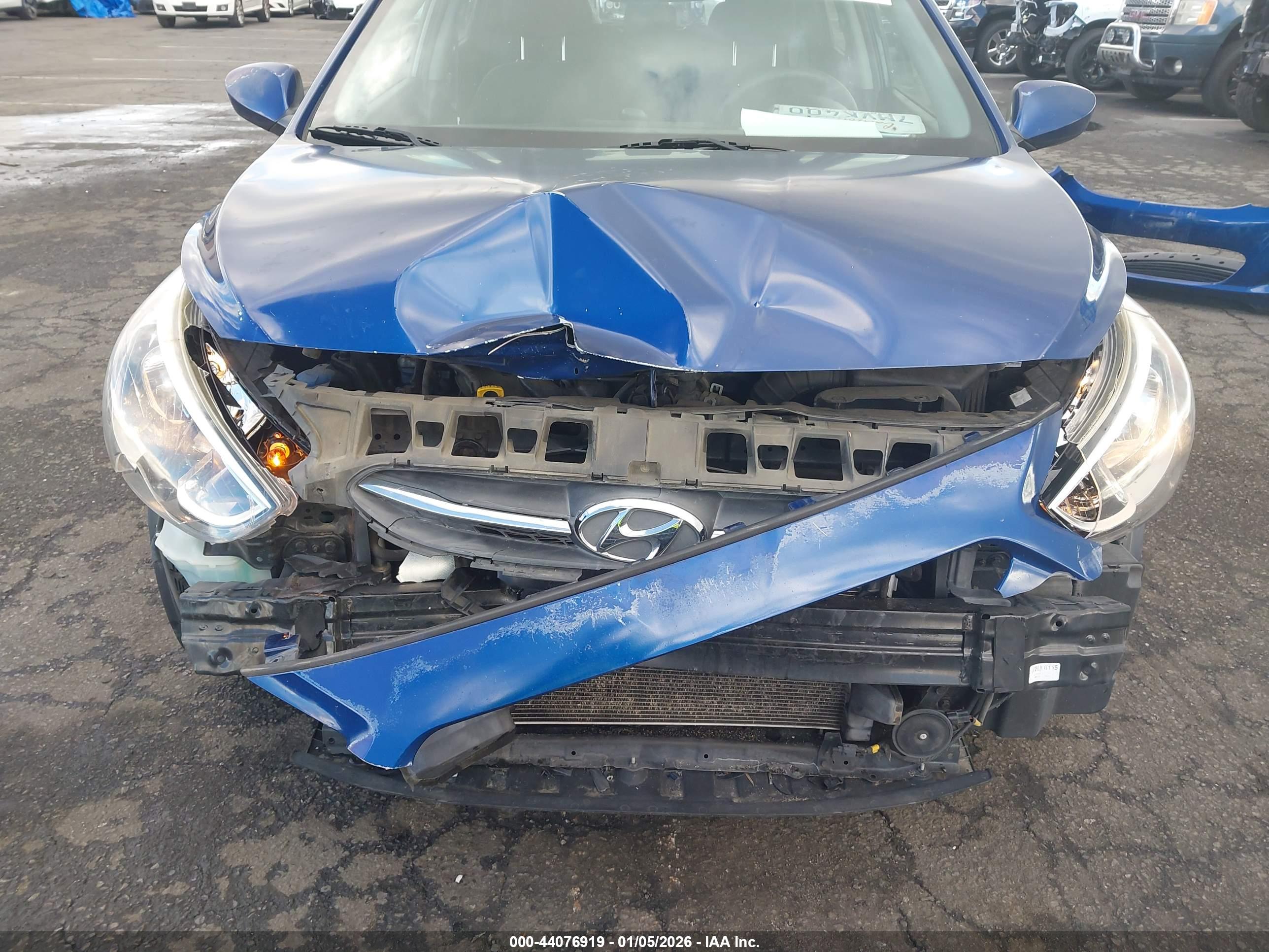 HYUNDAI ACCENT image 6