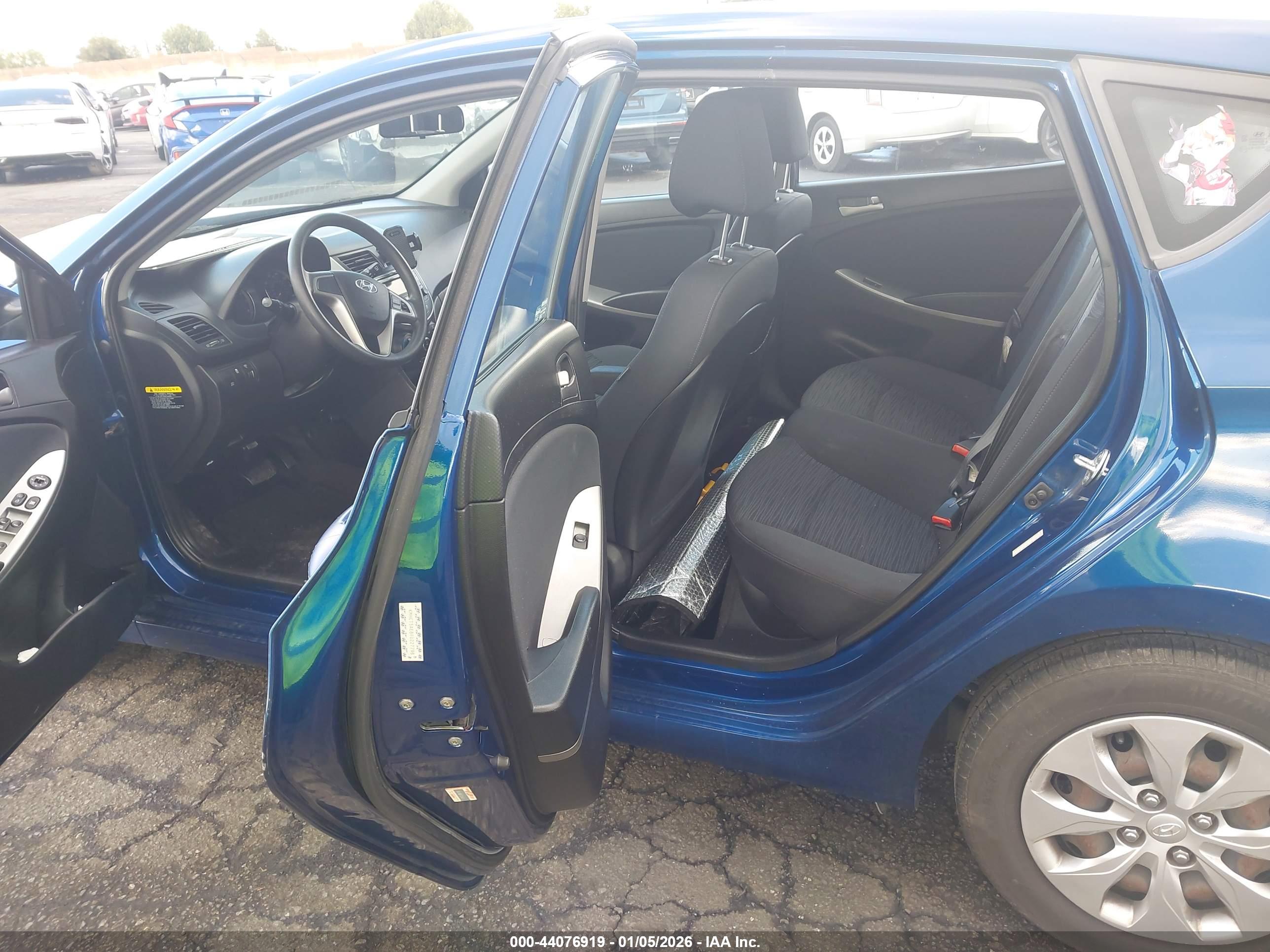 HYUNDAI ACCENT image 8