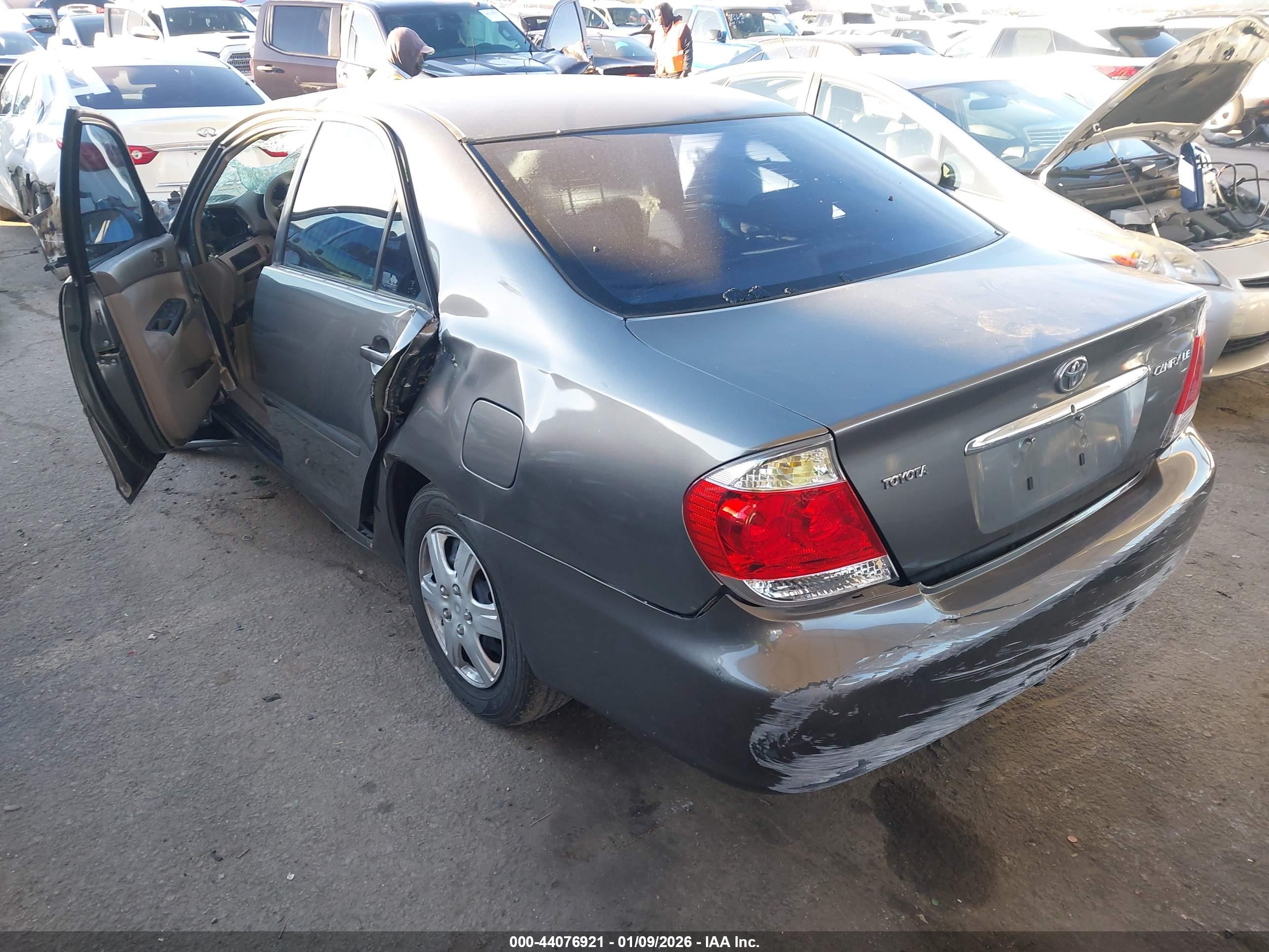 TOYOTA CAMRY image 3