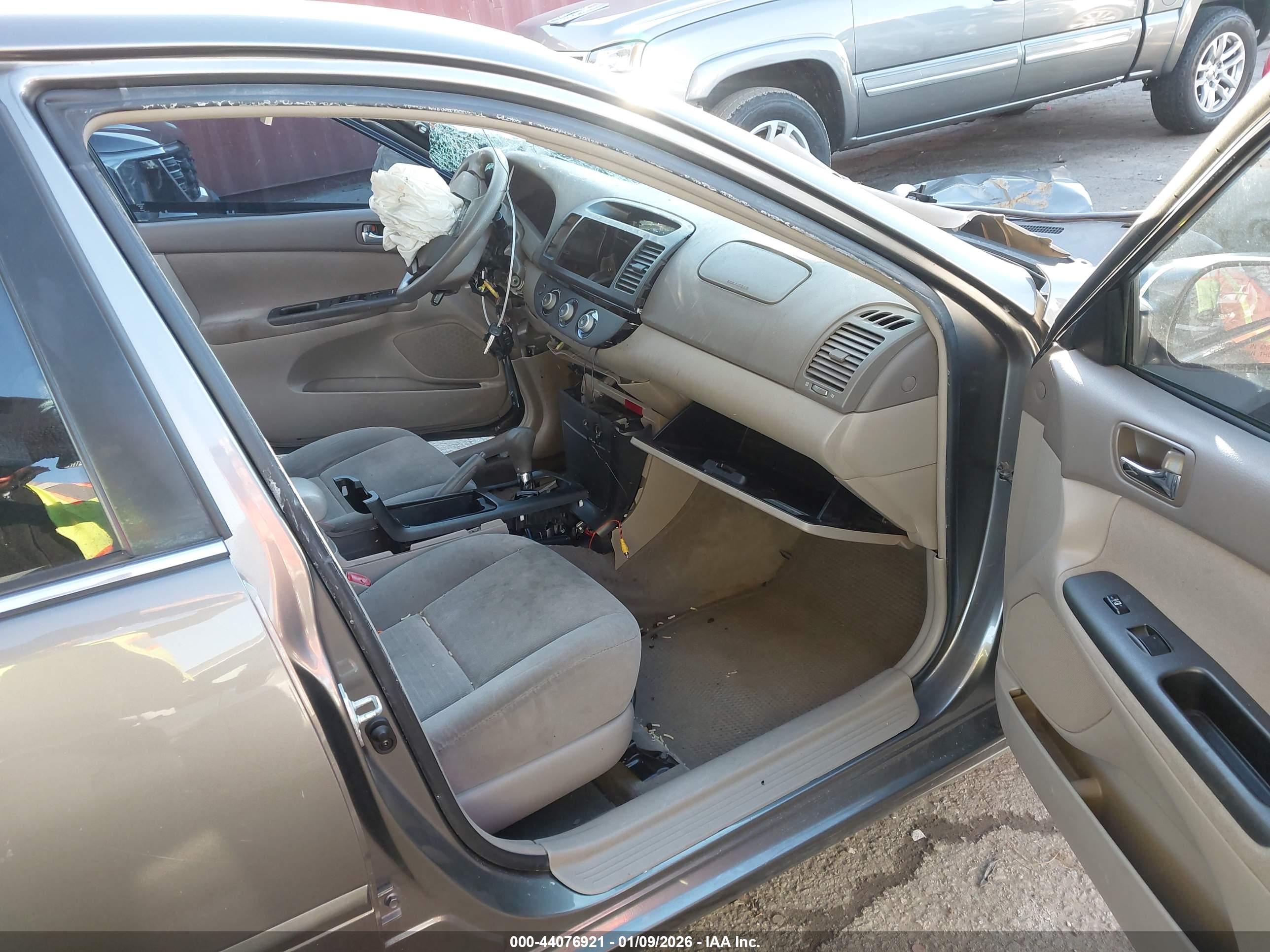 TOYOTA CAMRY image 5