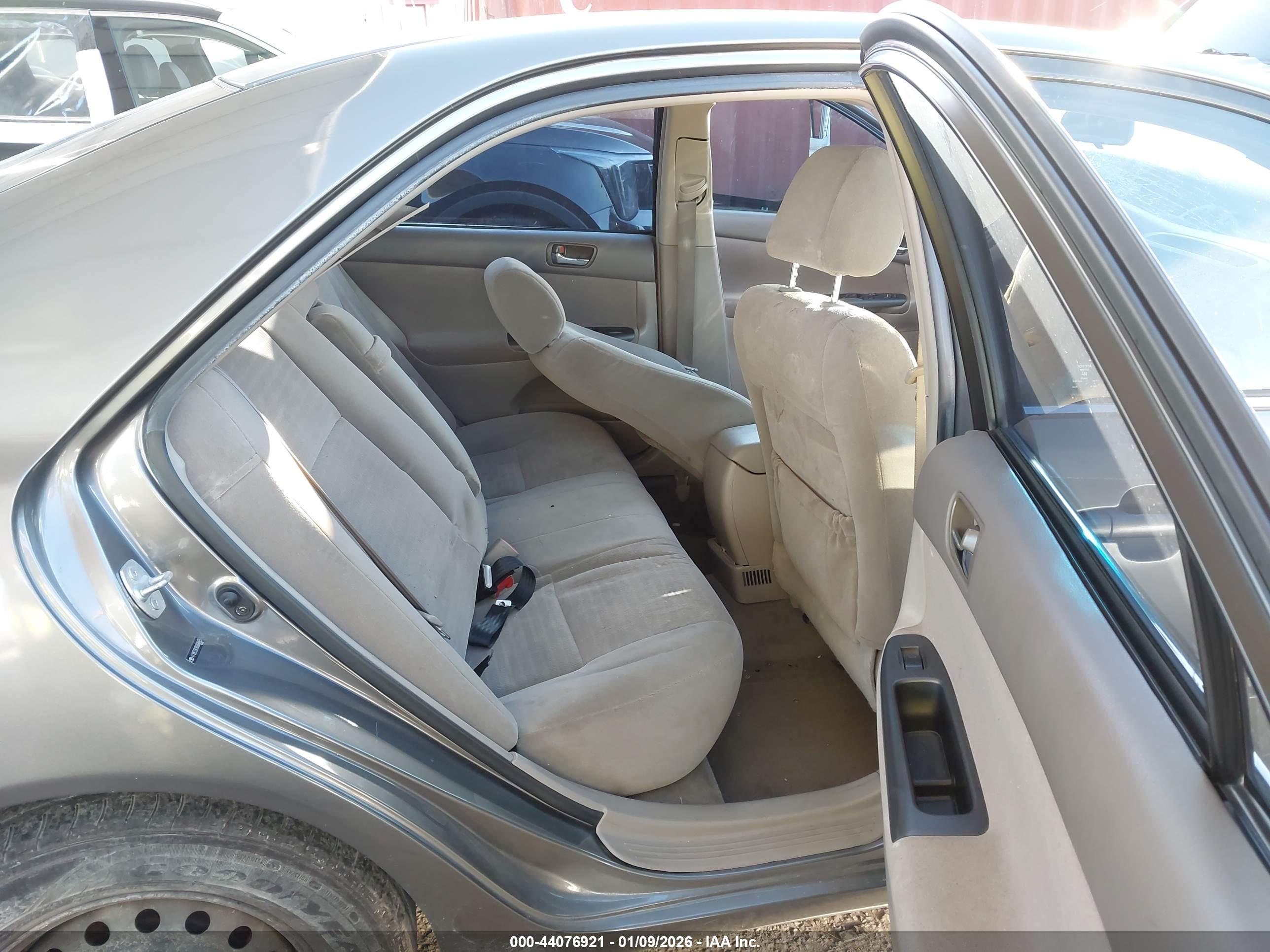 TOYOTA CAMRY image 8