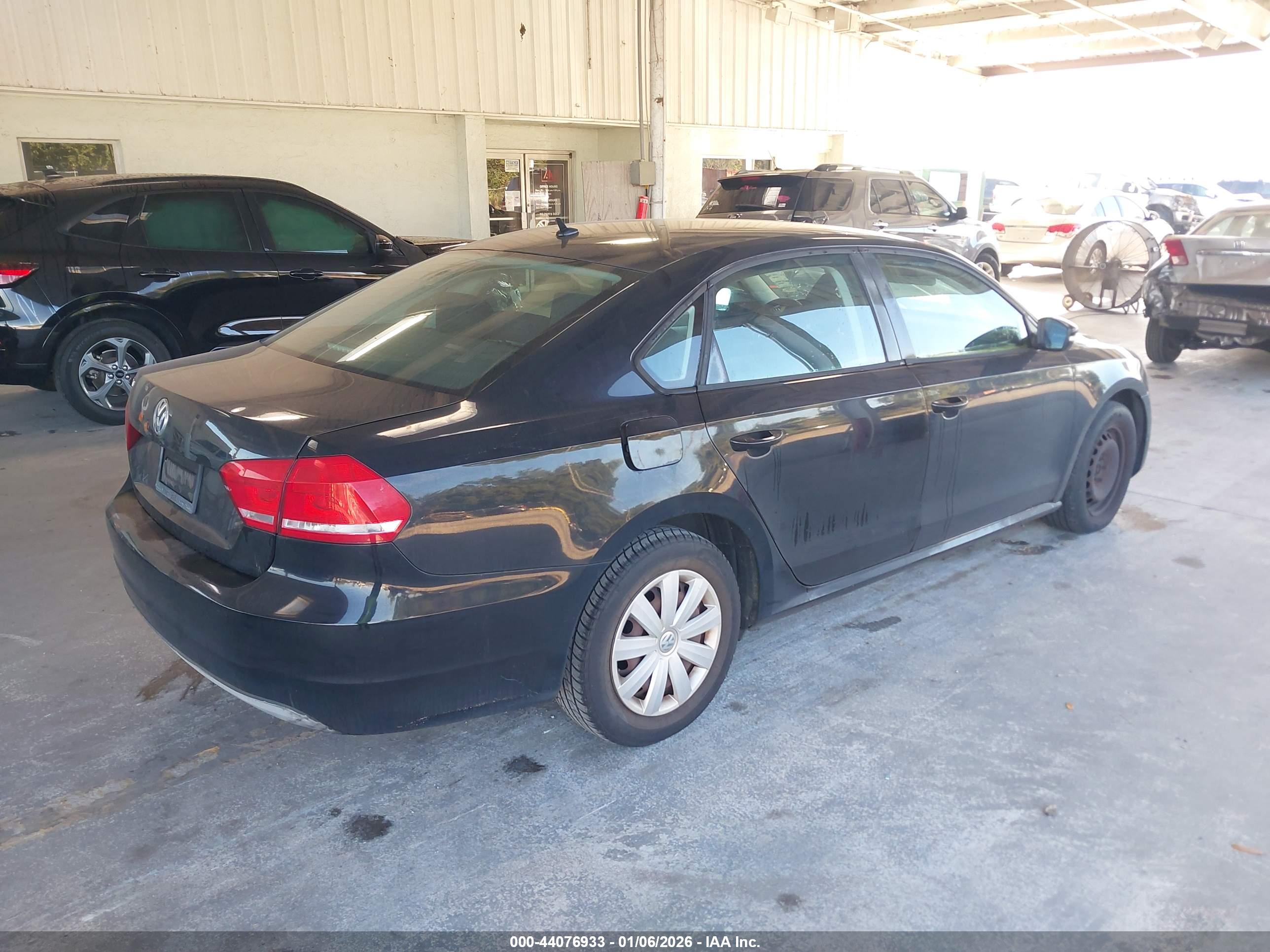 VOLKSWAGEN PASSAT image 4