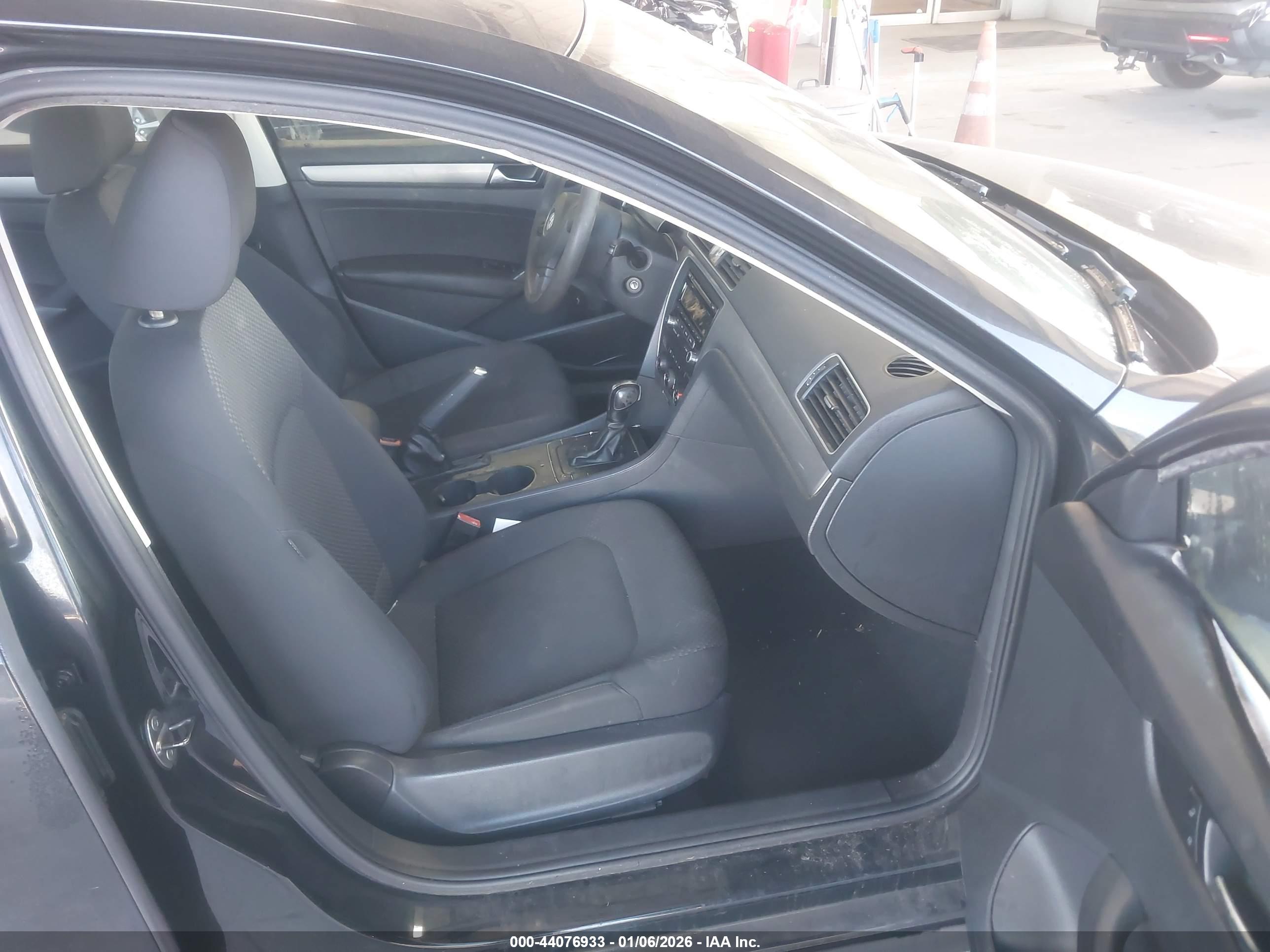 VOLKSWAGEN PASSAT image 5