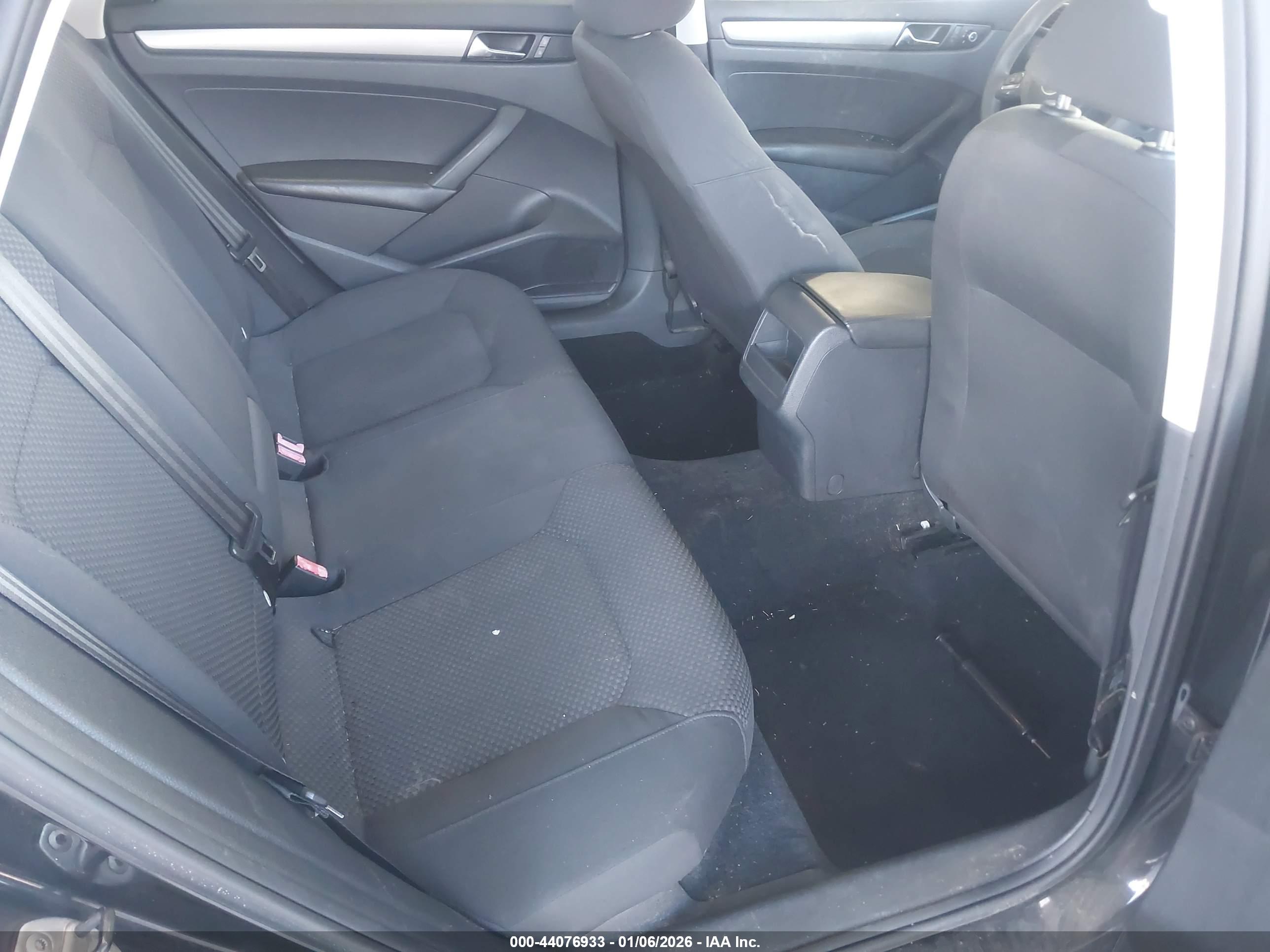 VOLKSWAGEN PASSAT image 8