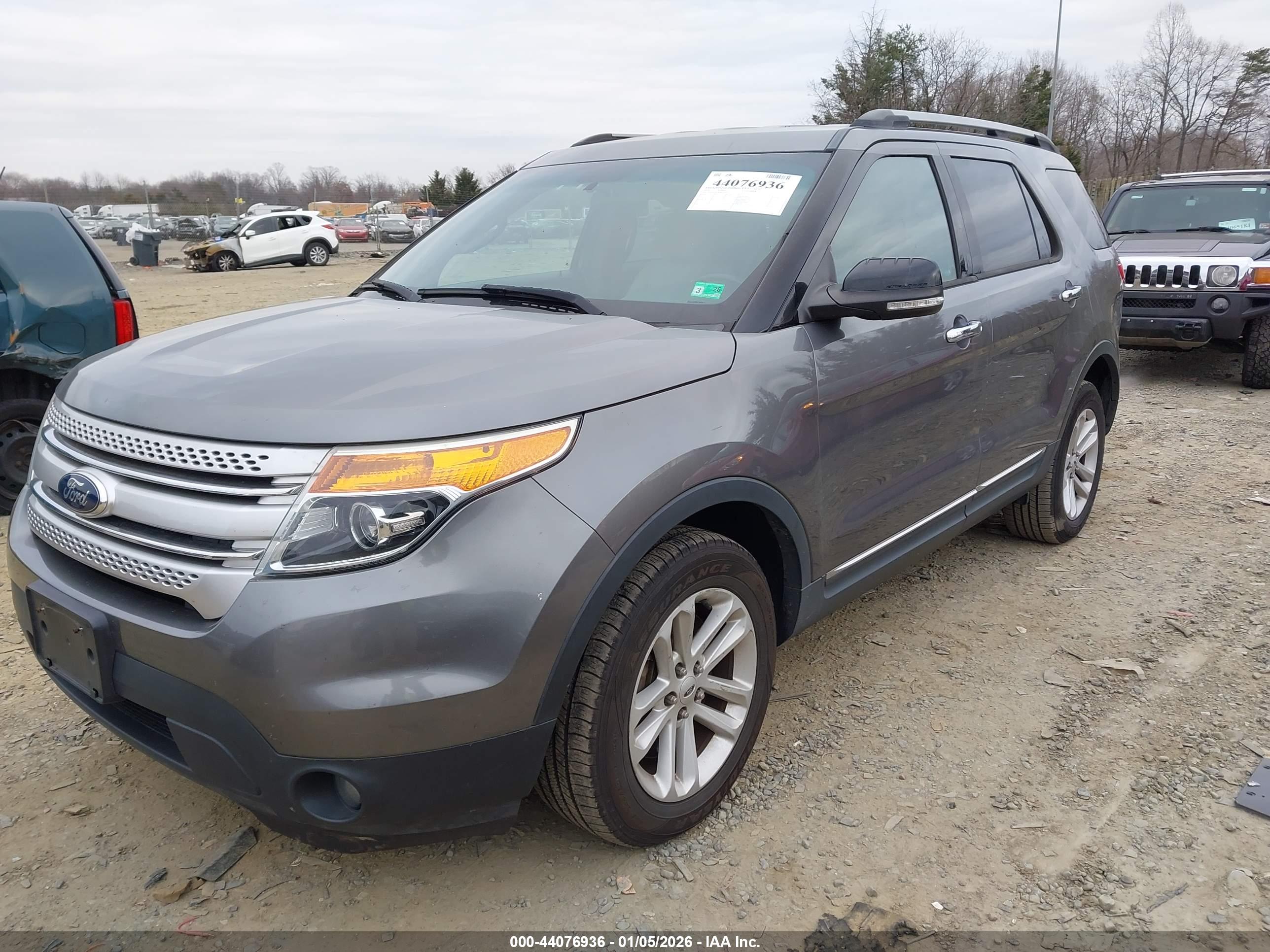 FORD EXPLORER image 2