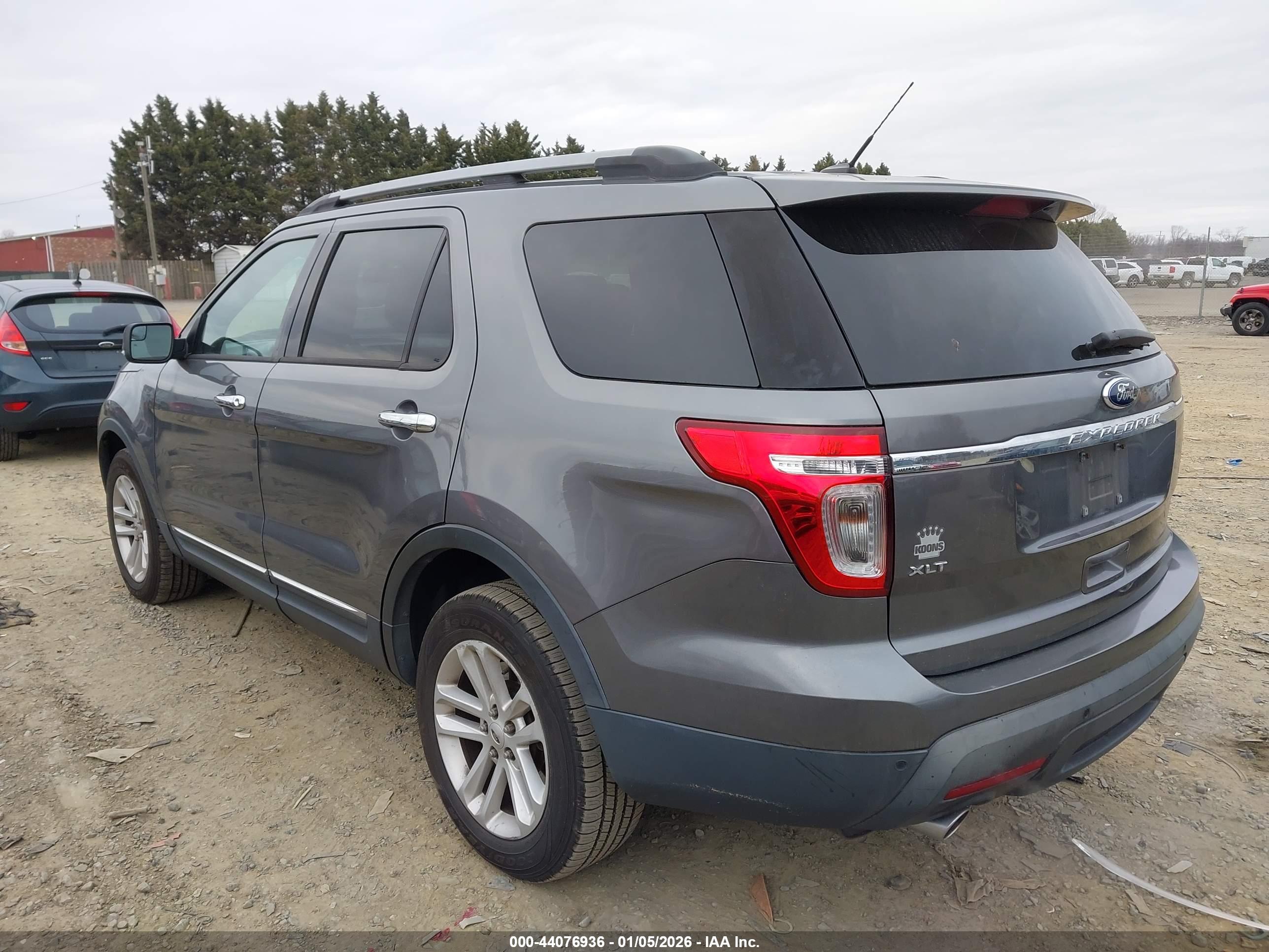 FORD EXPLORER image 3