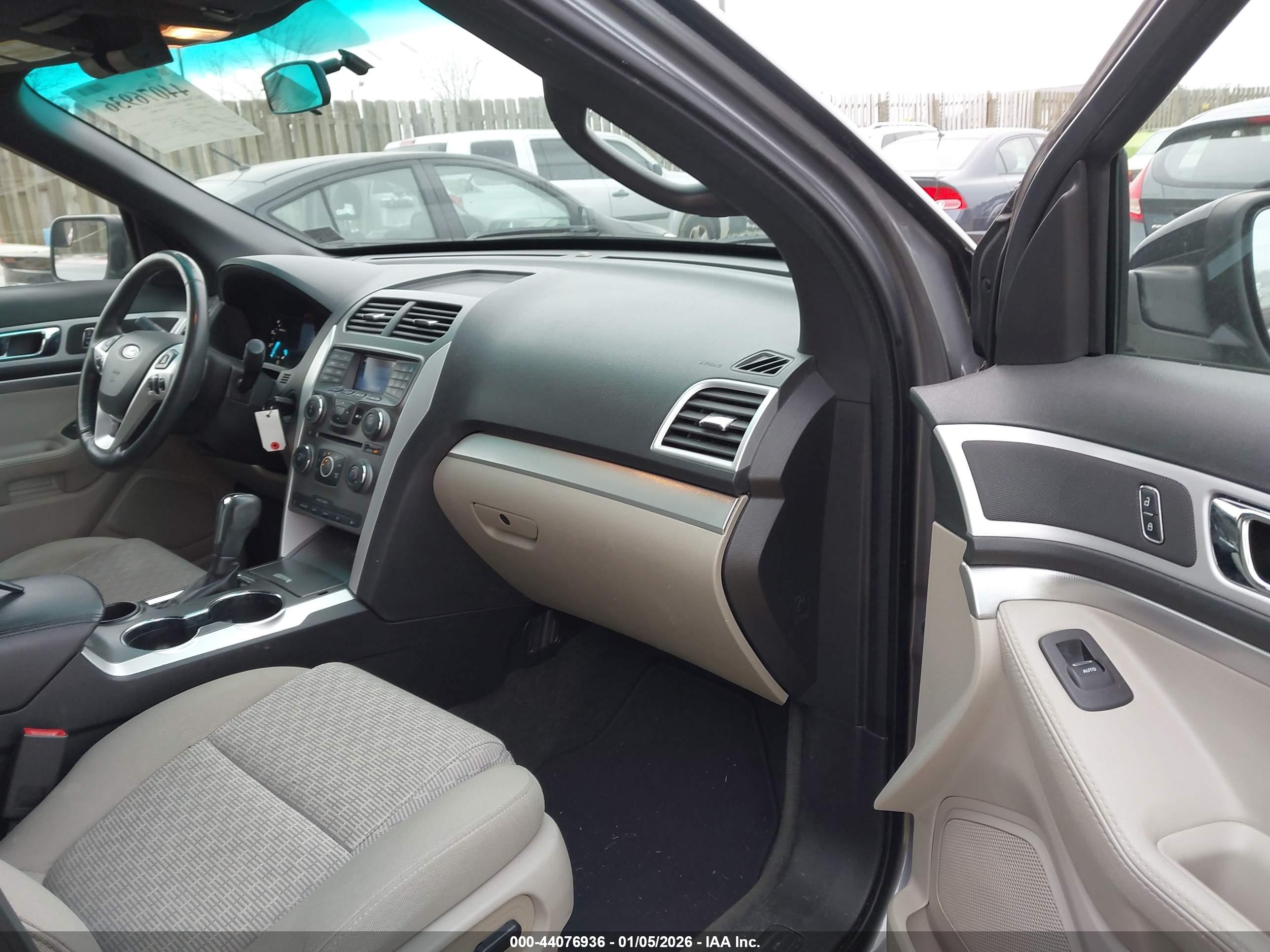 FORD EXPLORER image 5