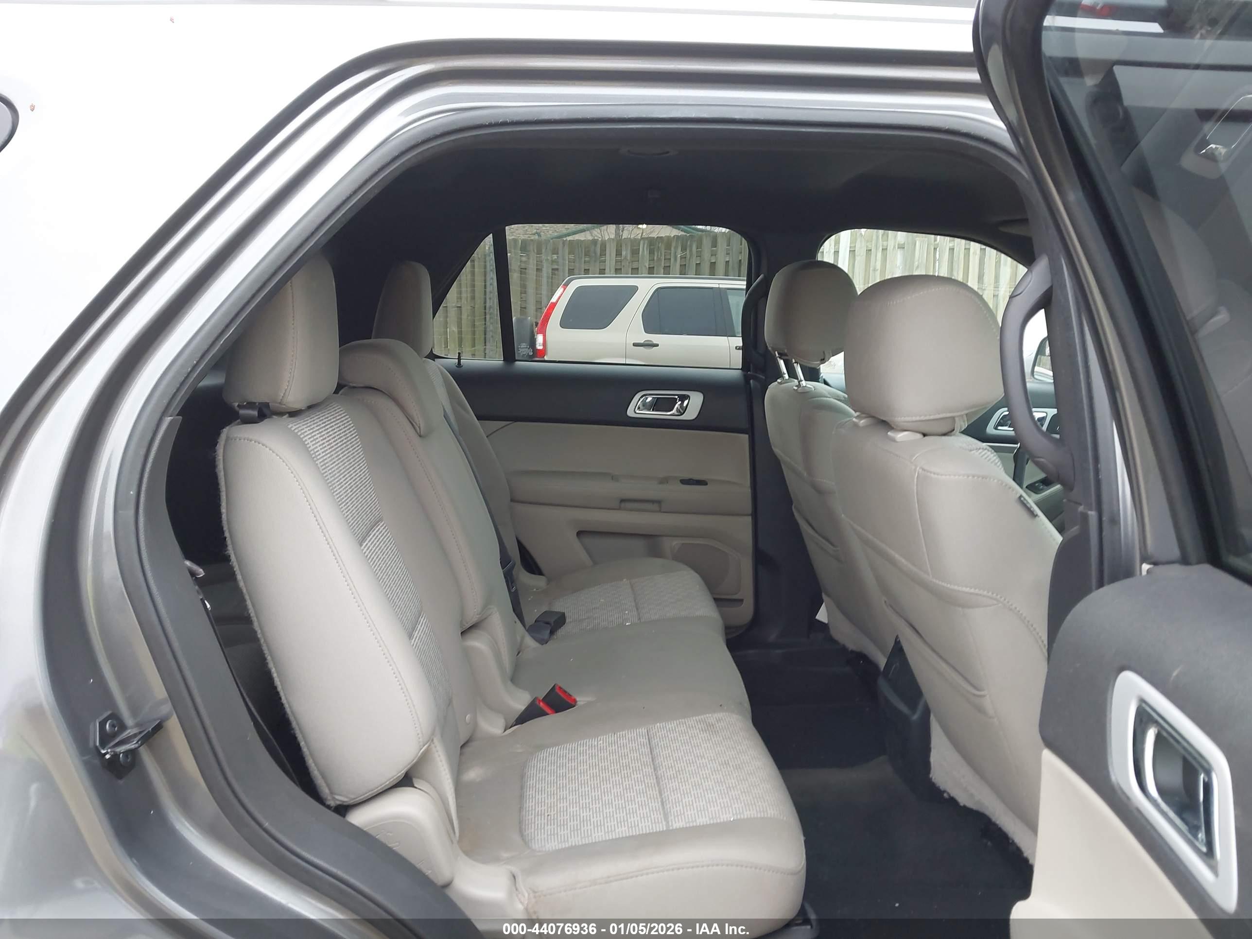 FORD EXPLORER image 8