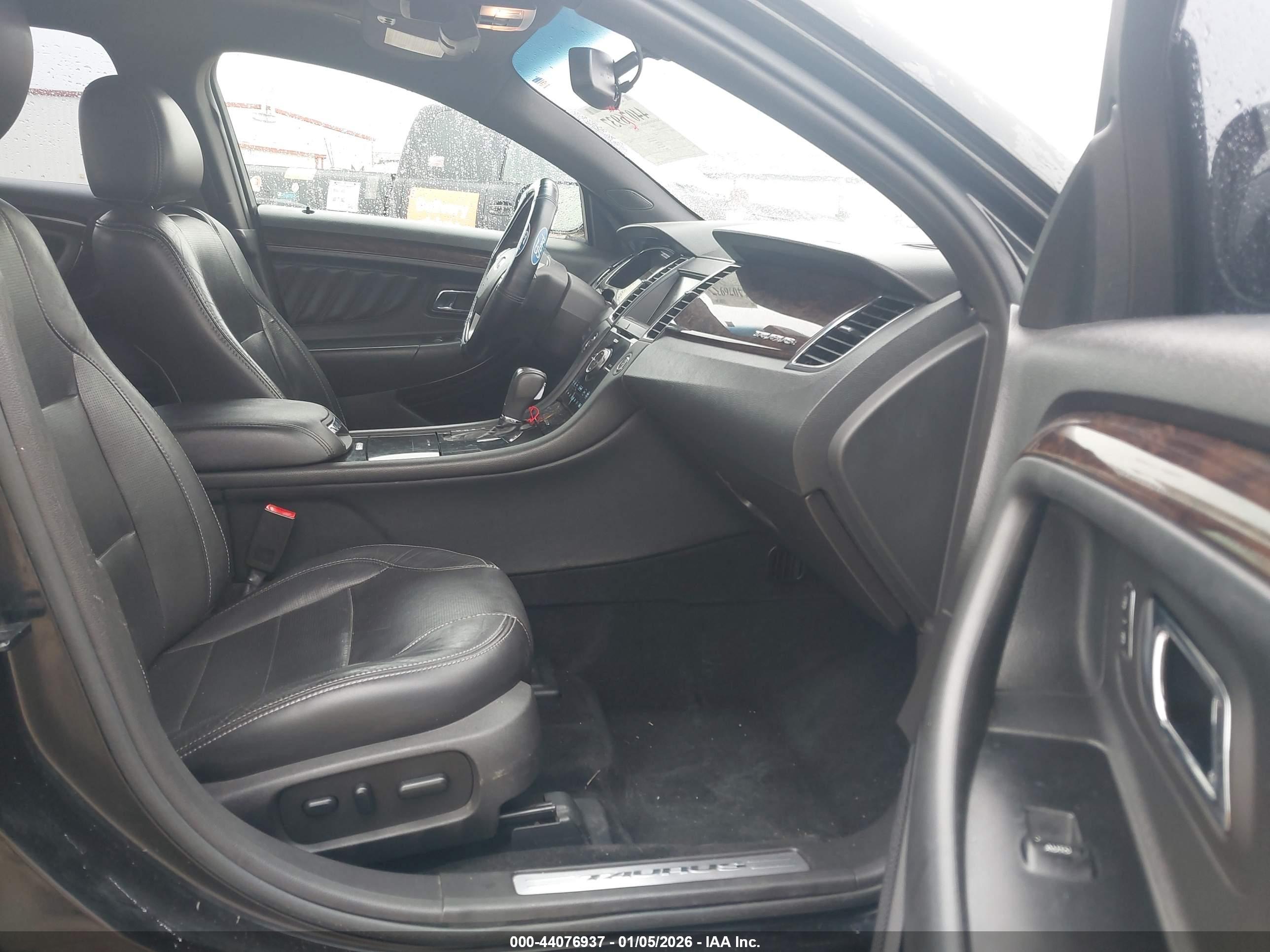 FORD TAURUS image 5
