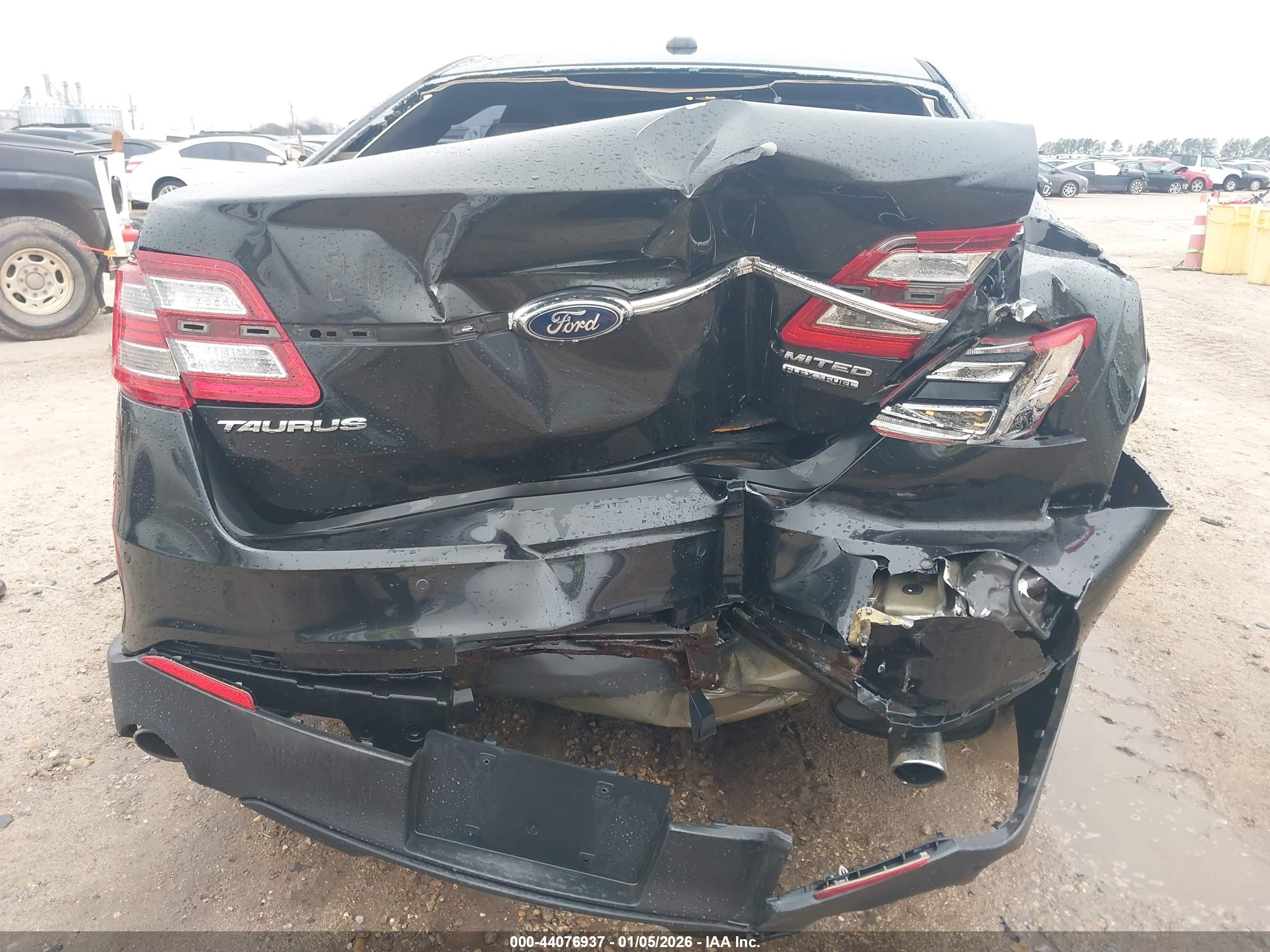 FORD TAURUS image 6