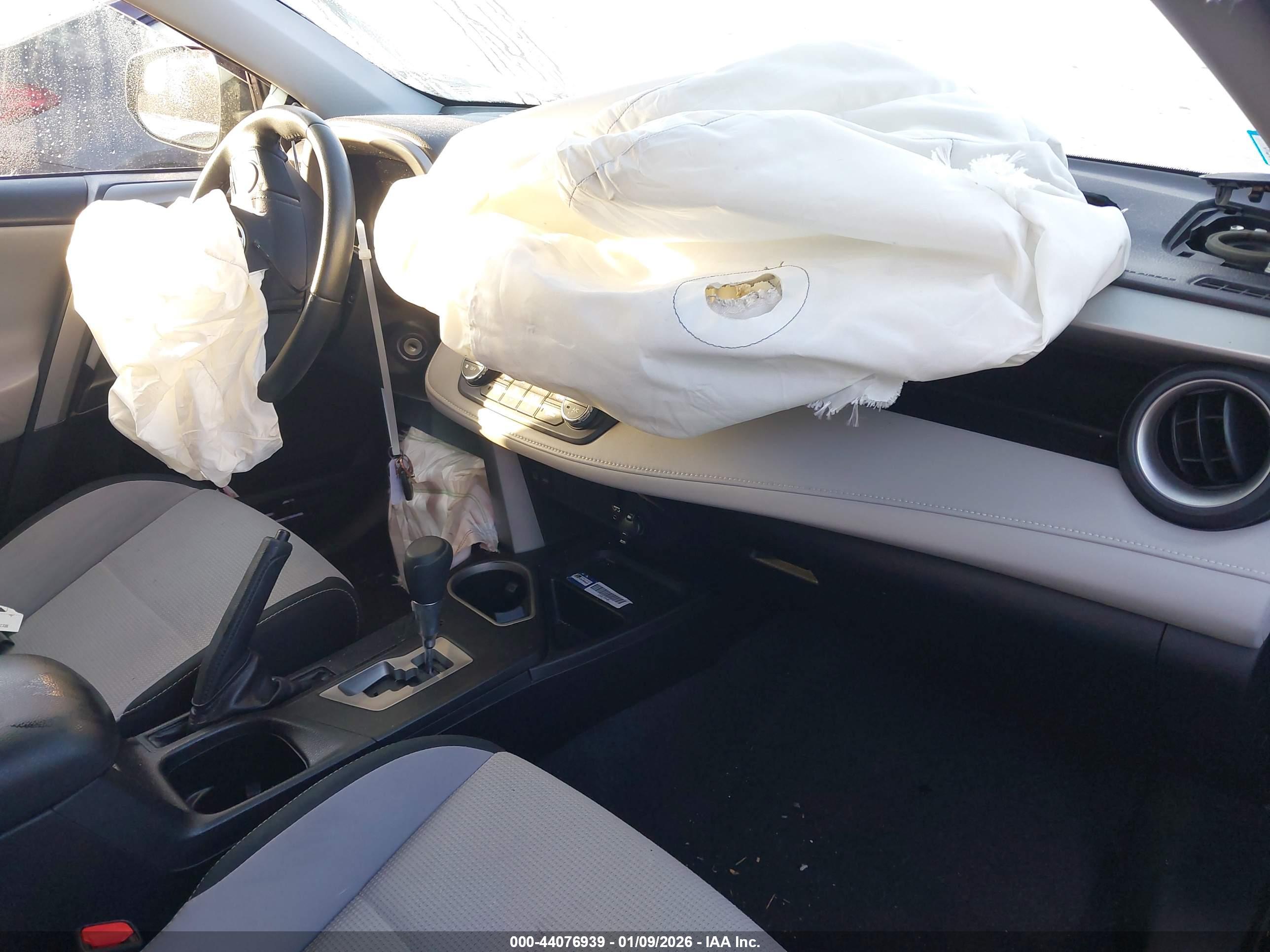 TOYOTA RAV4 image 5
