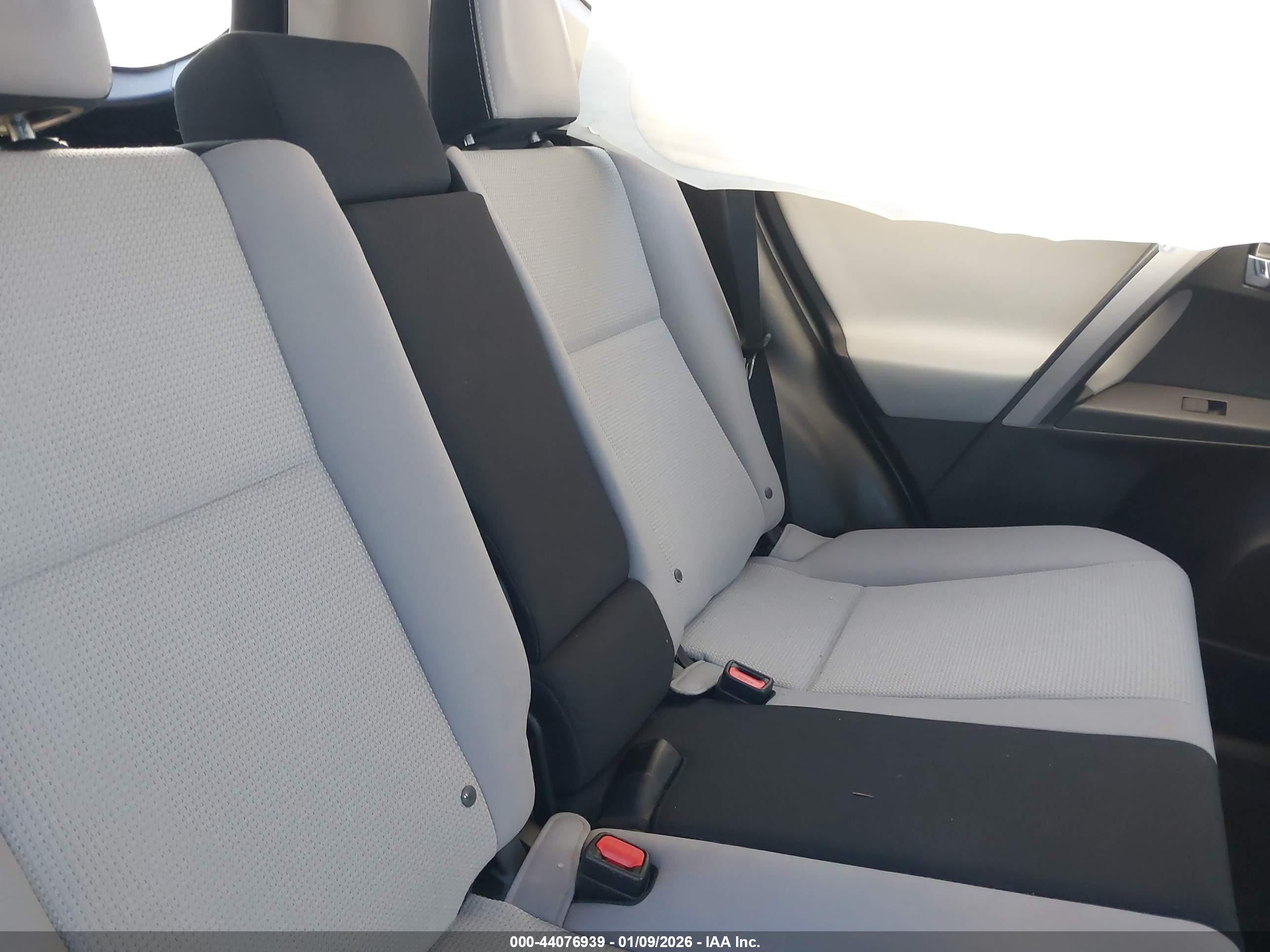 TOYOTA RAV4 image 8