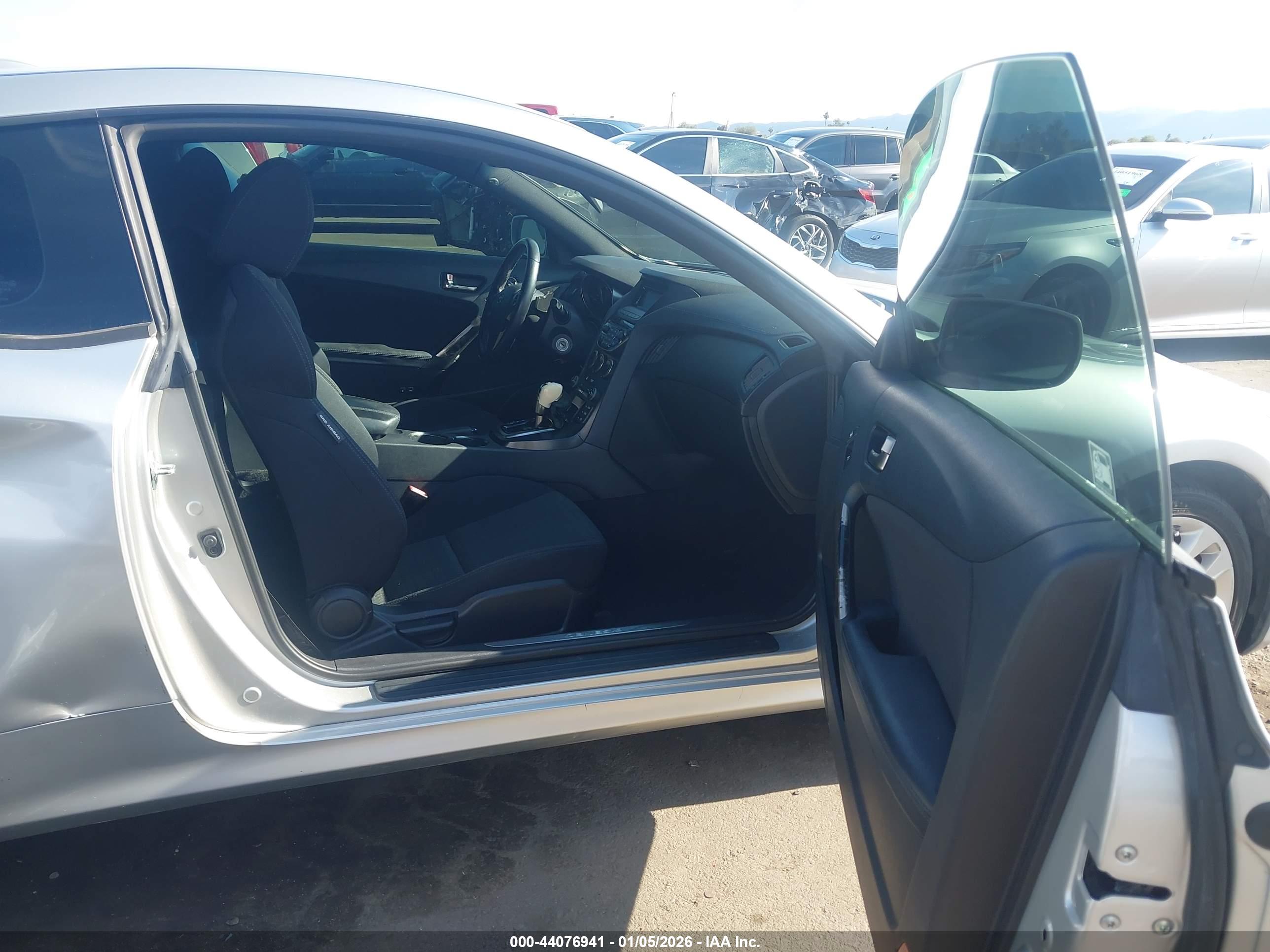 HYUNDAI GENESIS image 5
