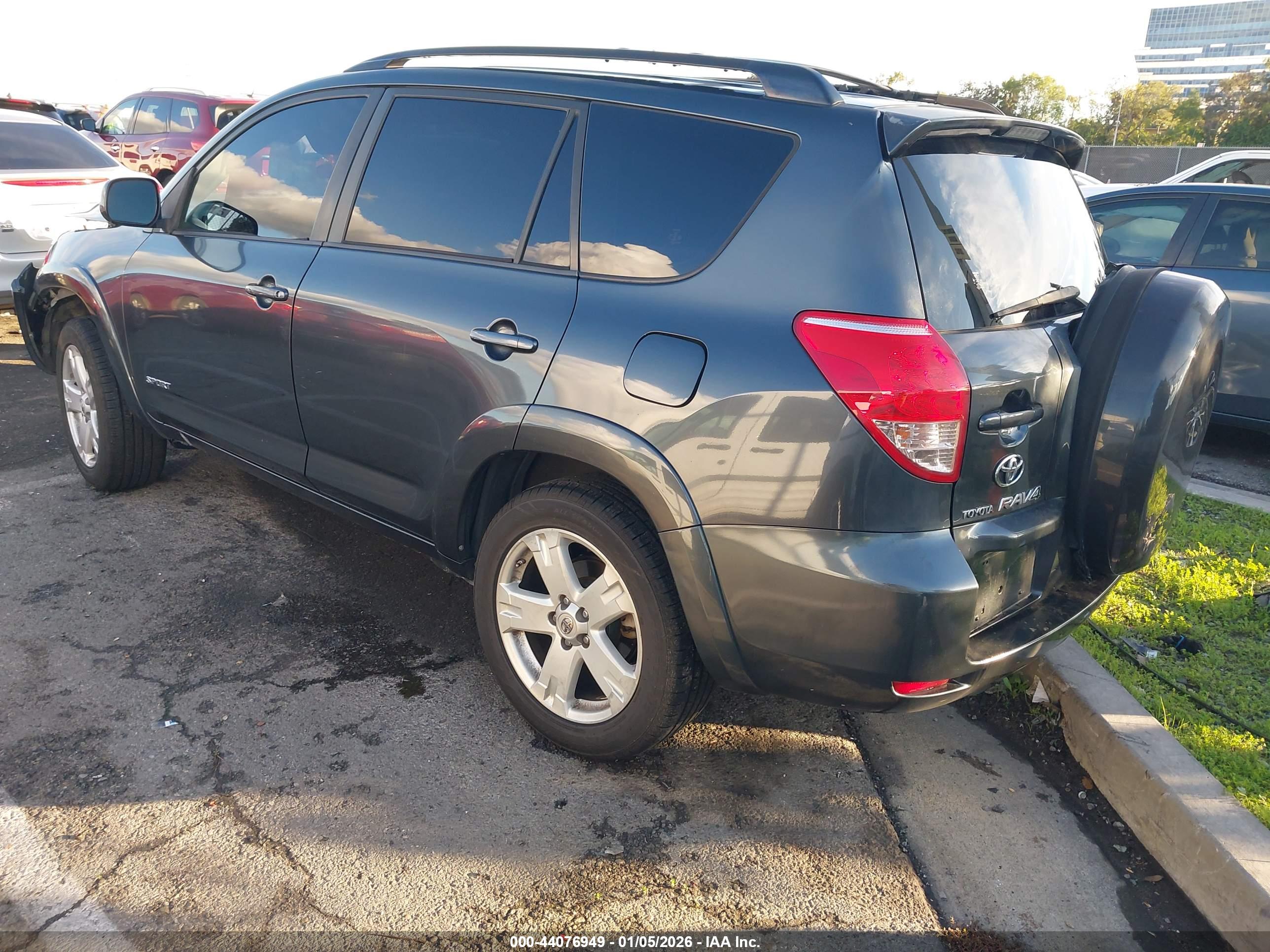 TOYOTA RAV4 image 3