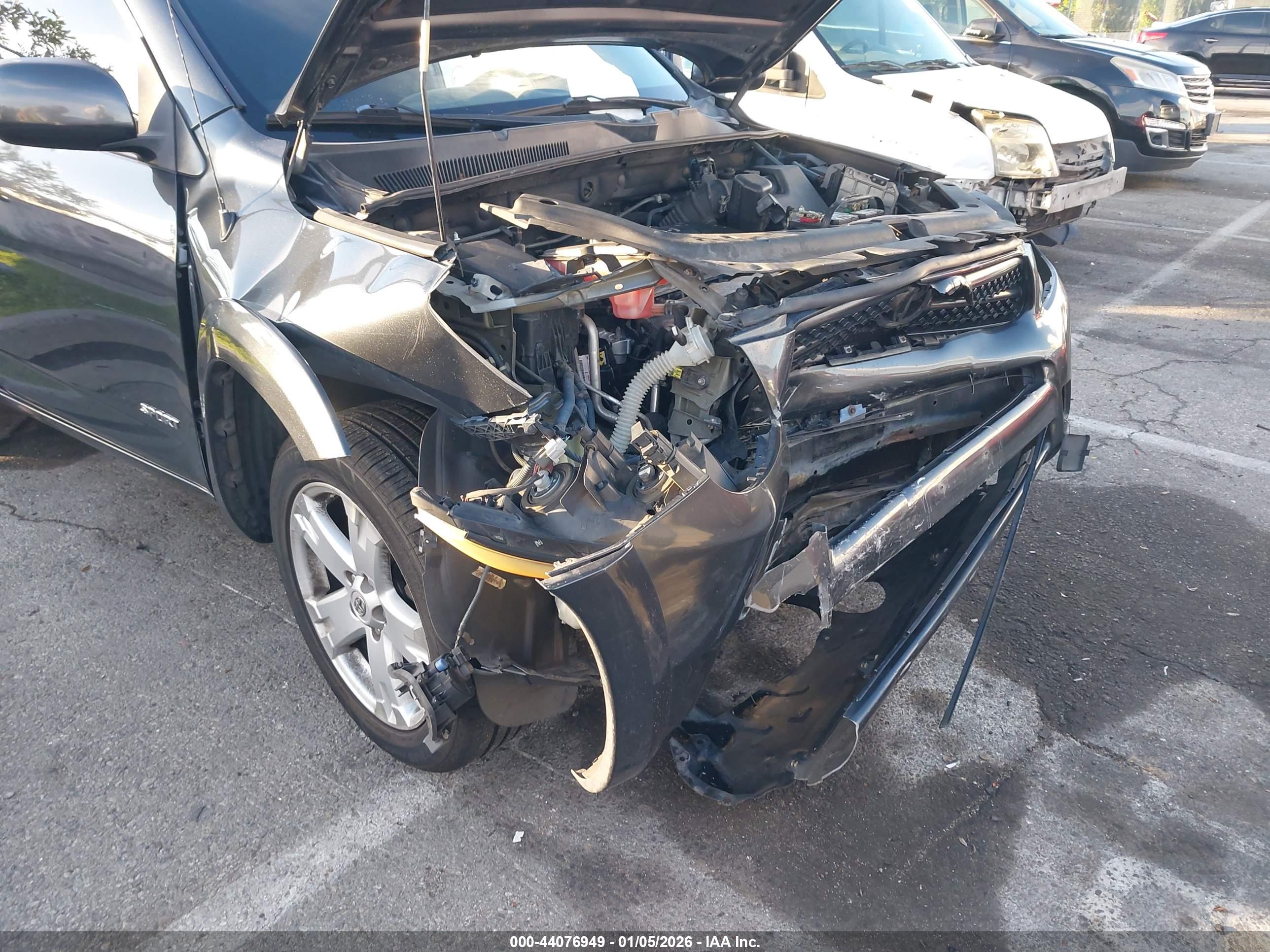 TOYOTA RAV4 image 6