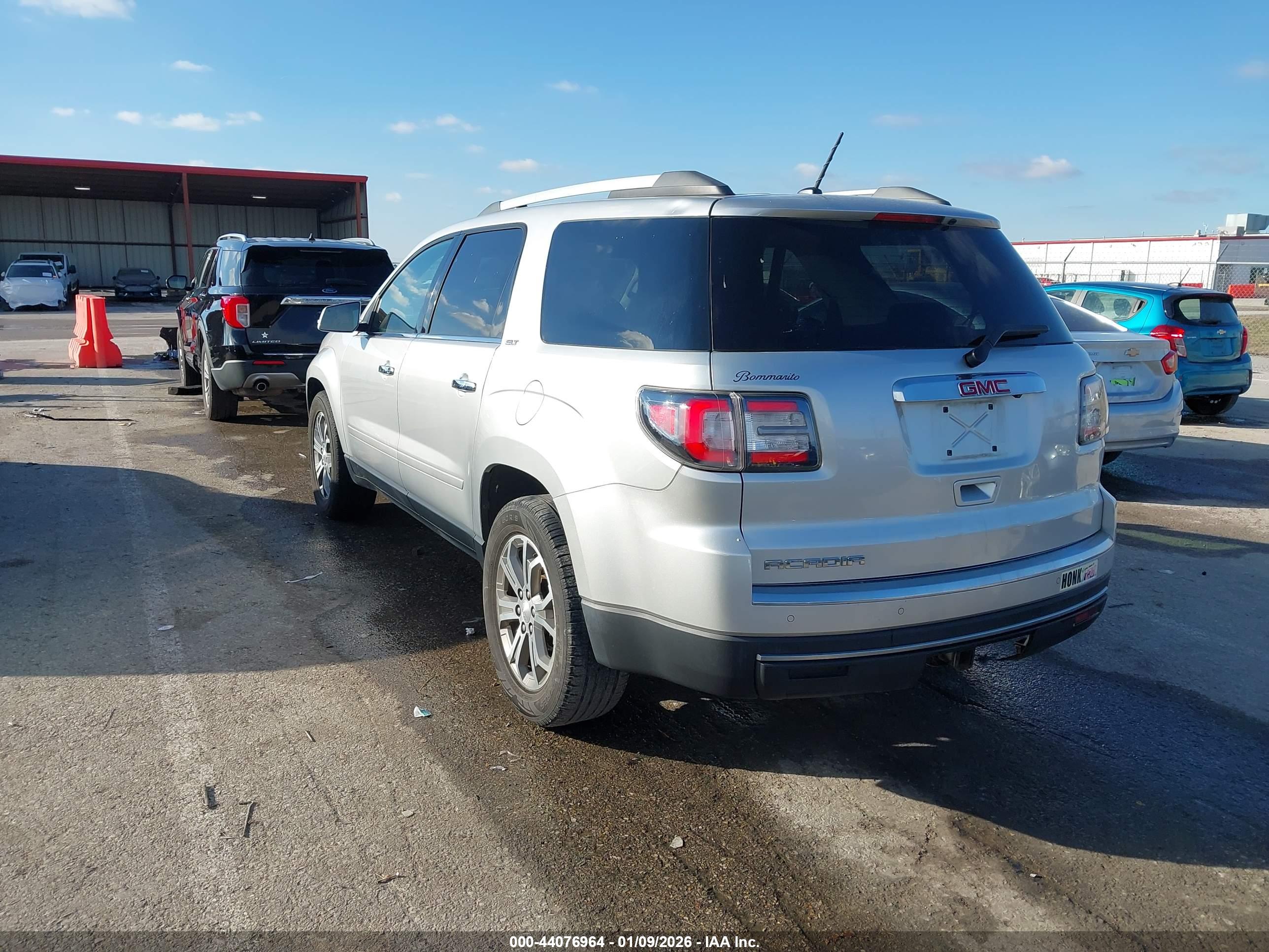 GMC ACADIA image 3