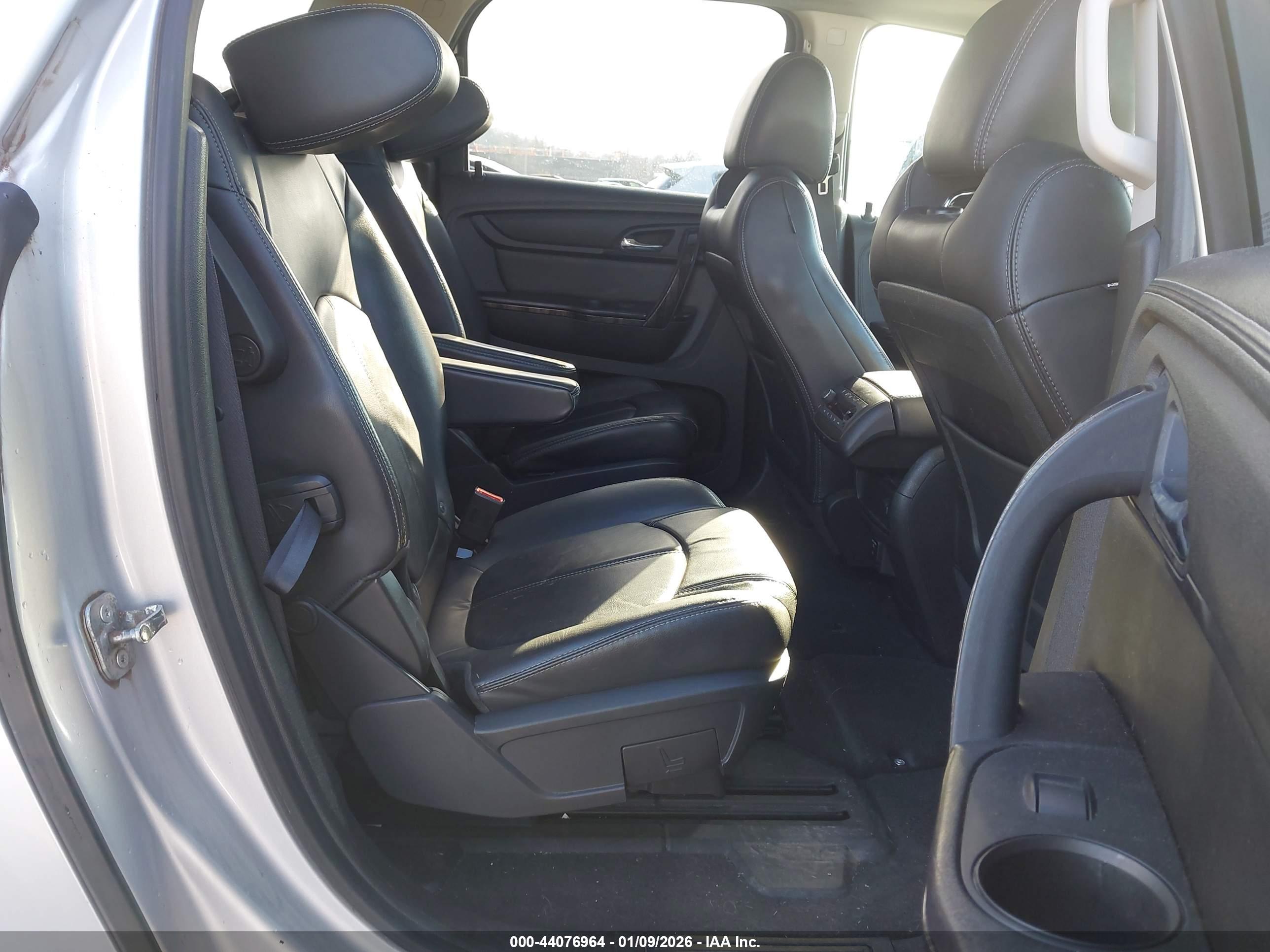 GMC ACADIA image 8