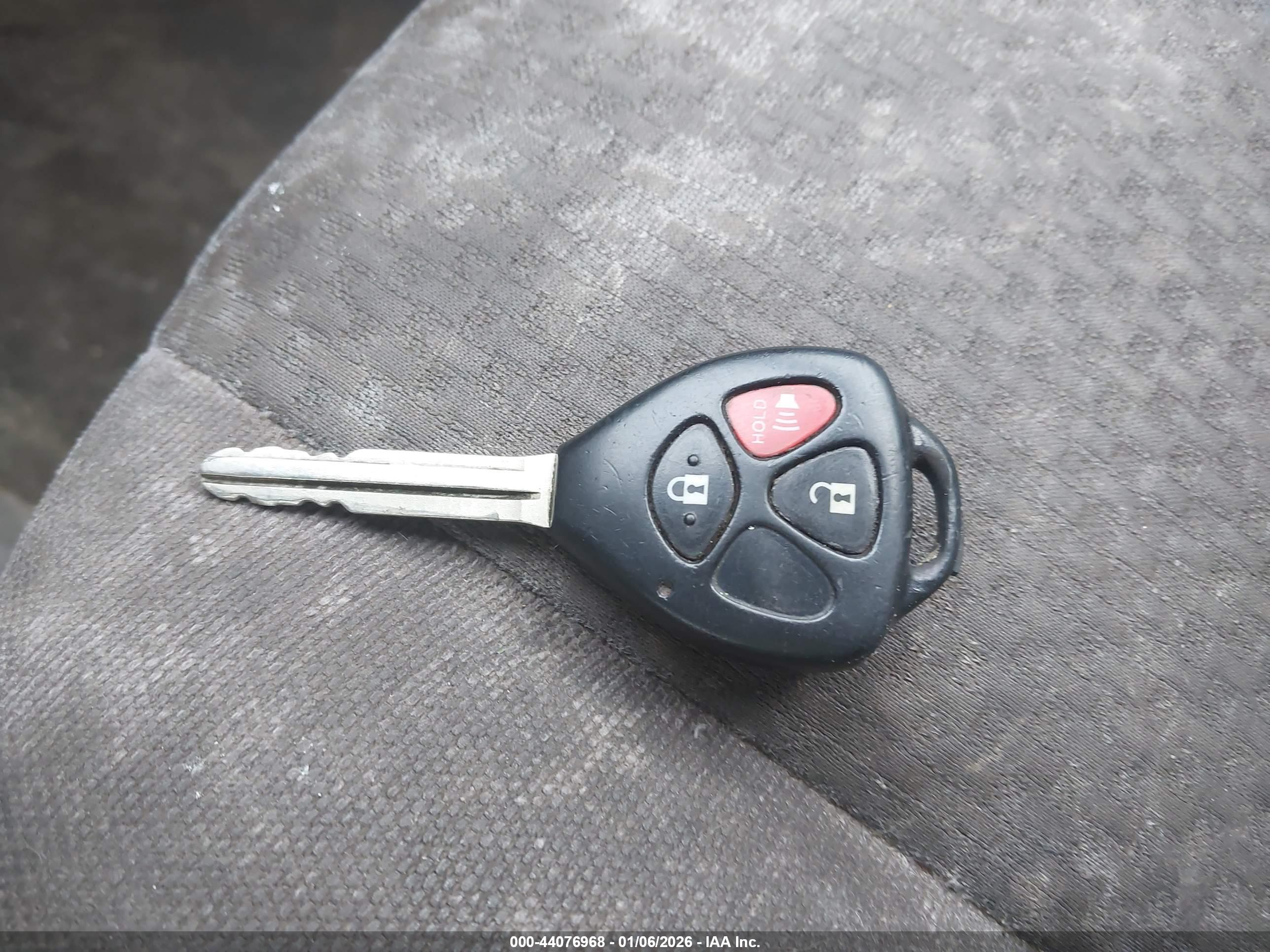TOYOTA RAV4 image 11