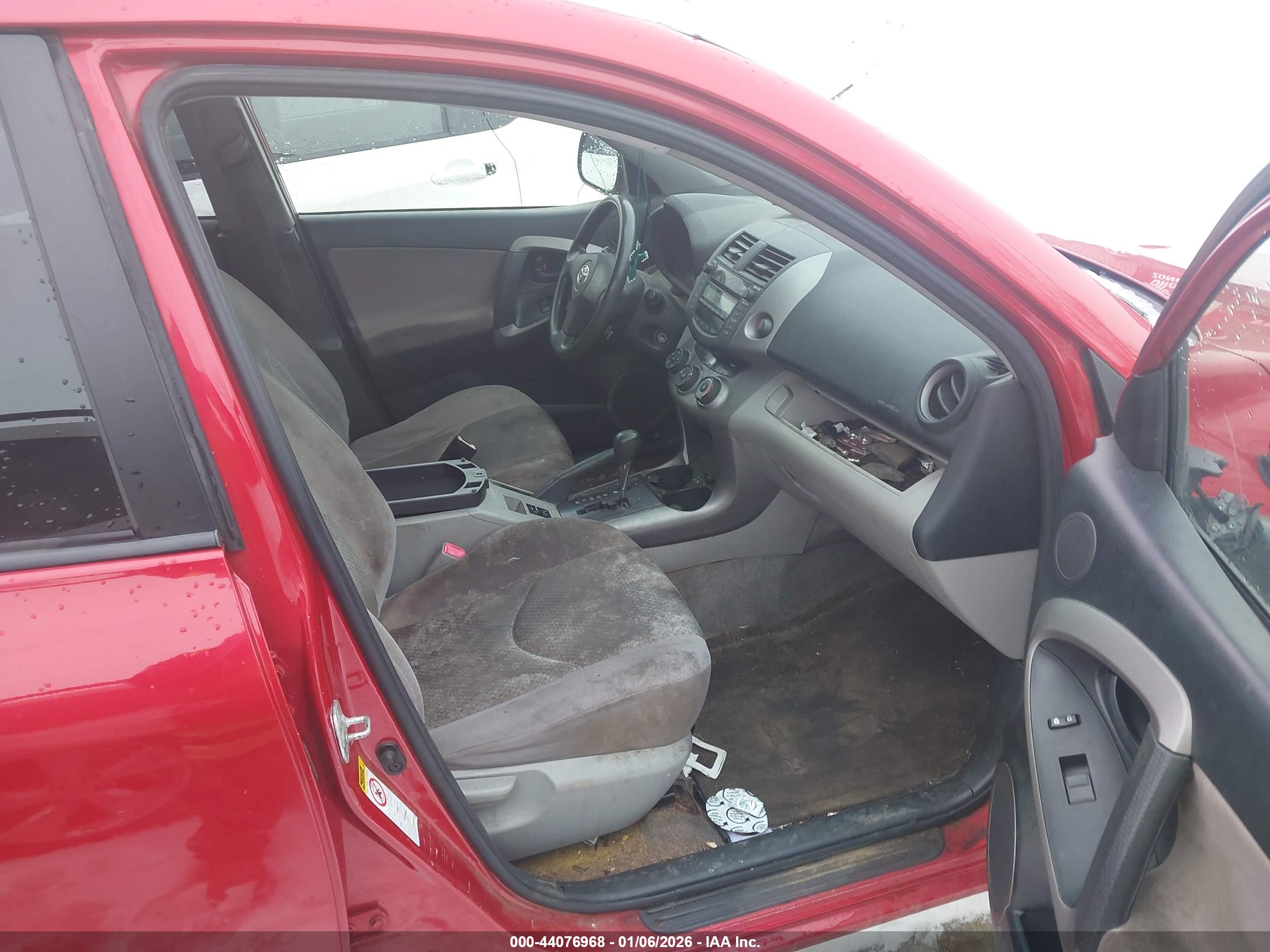 TOYOTA RAV4 image 5