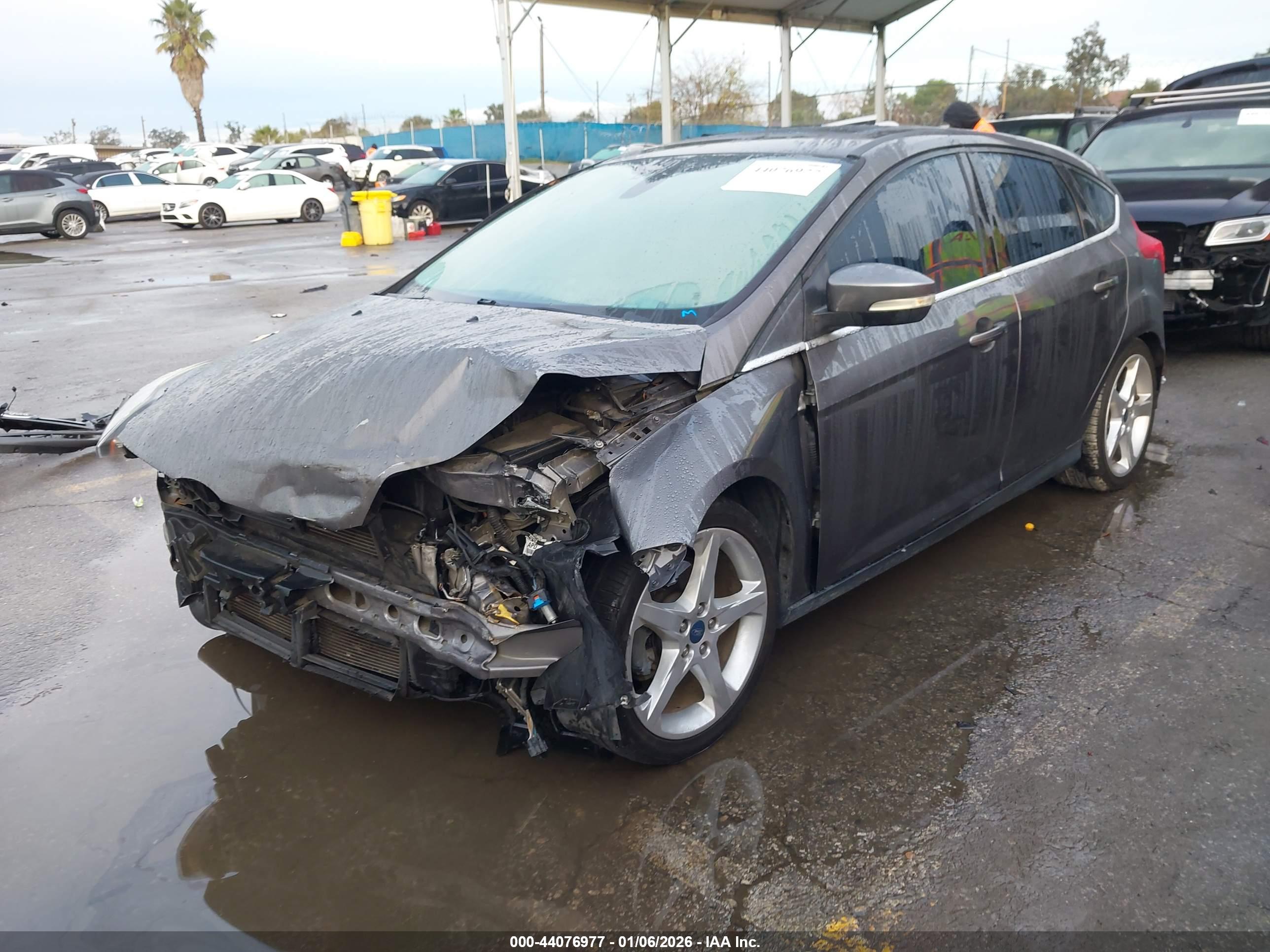 FORD FOCUS image 2