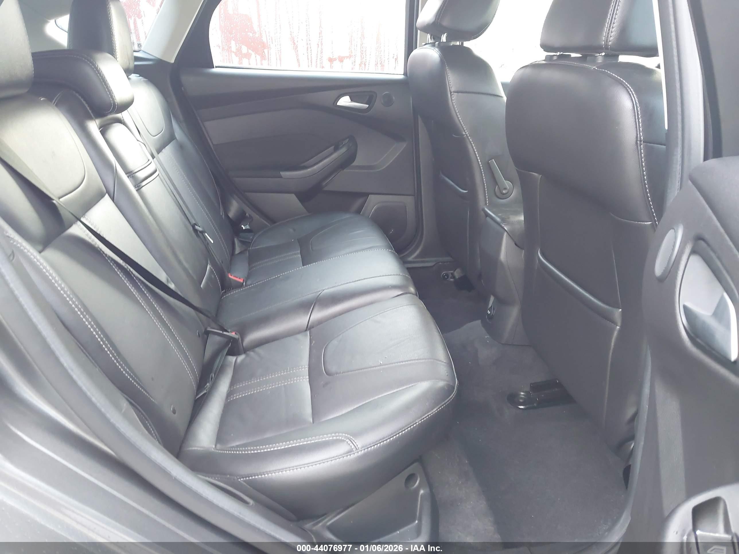 FORD FOCUS image 8
