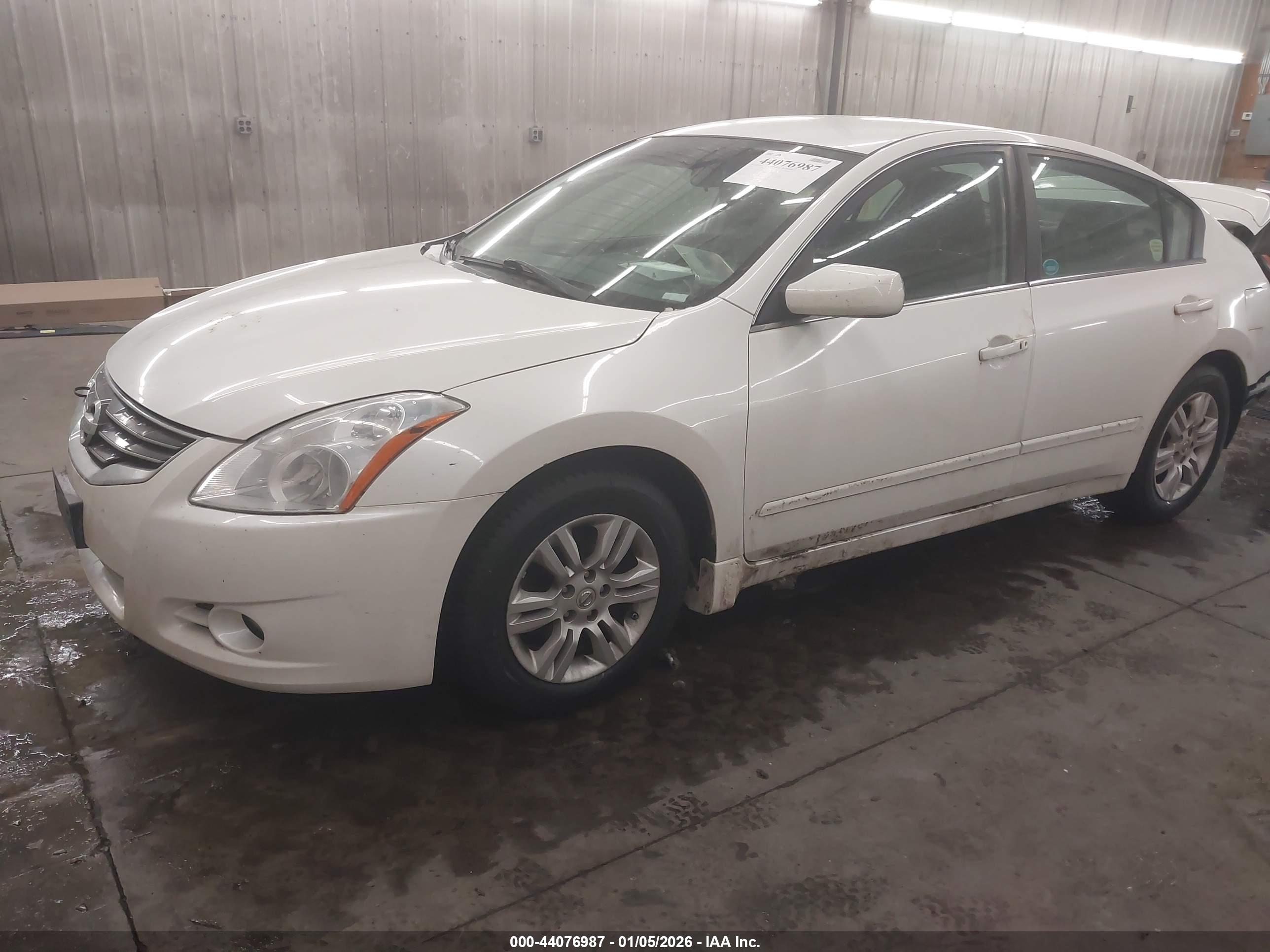 NISSAN ALTIMA image 2