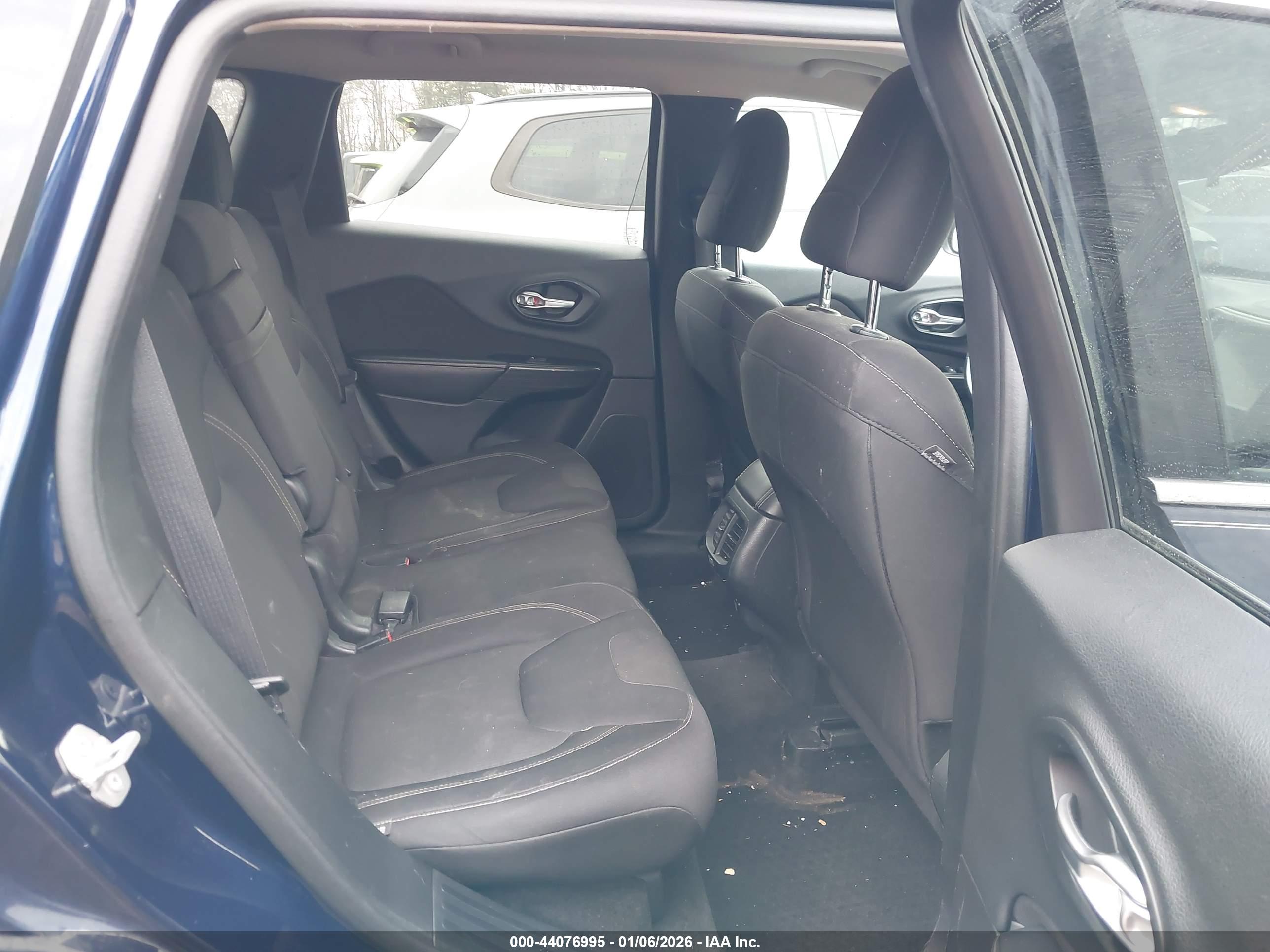 JEEP CHEROKEE image 8