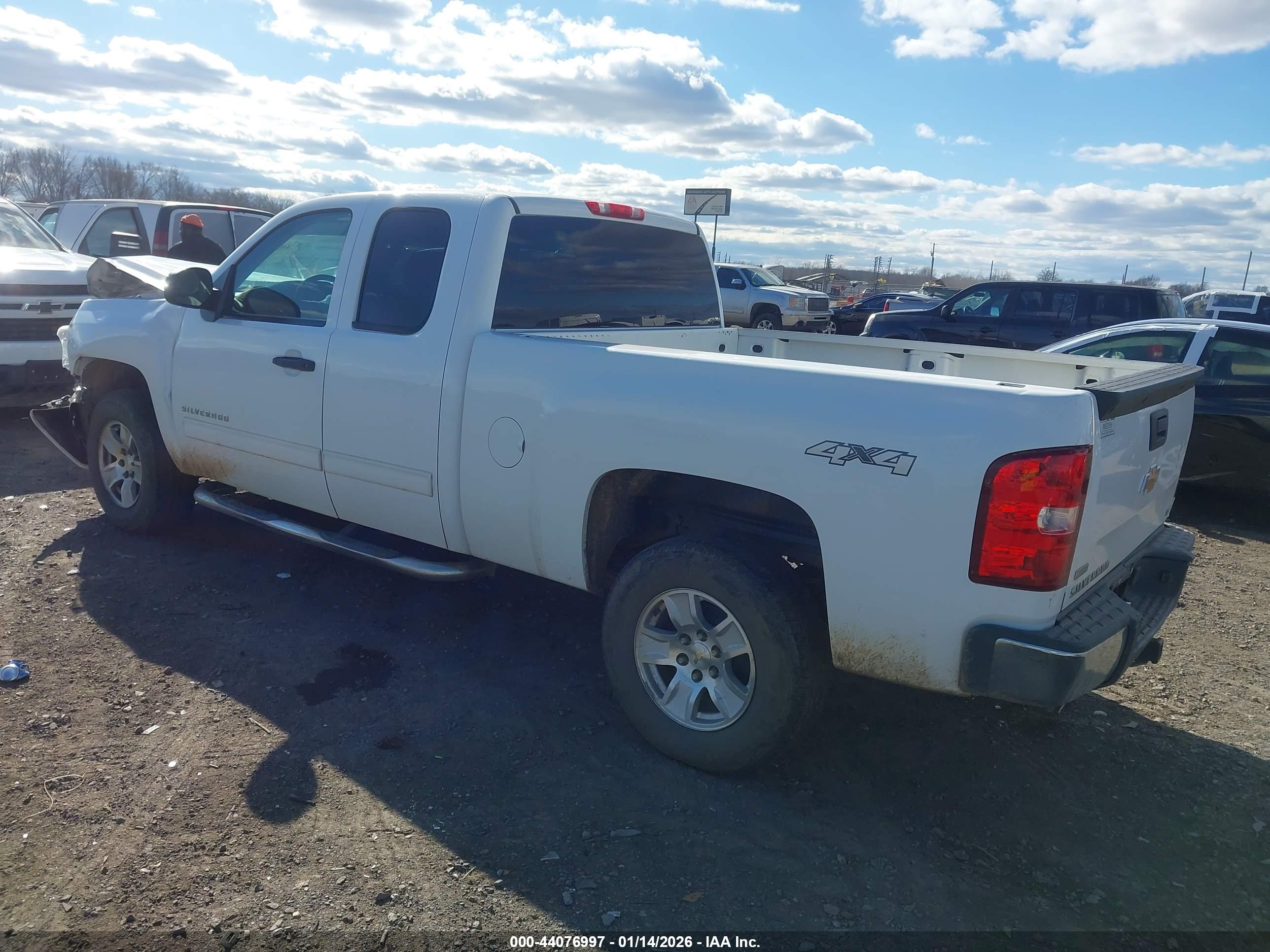 CHEVROLET SILVERADO image 3