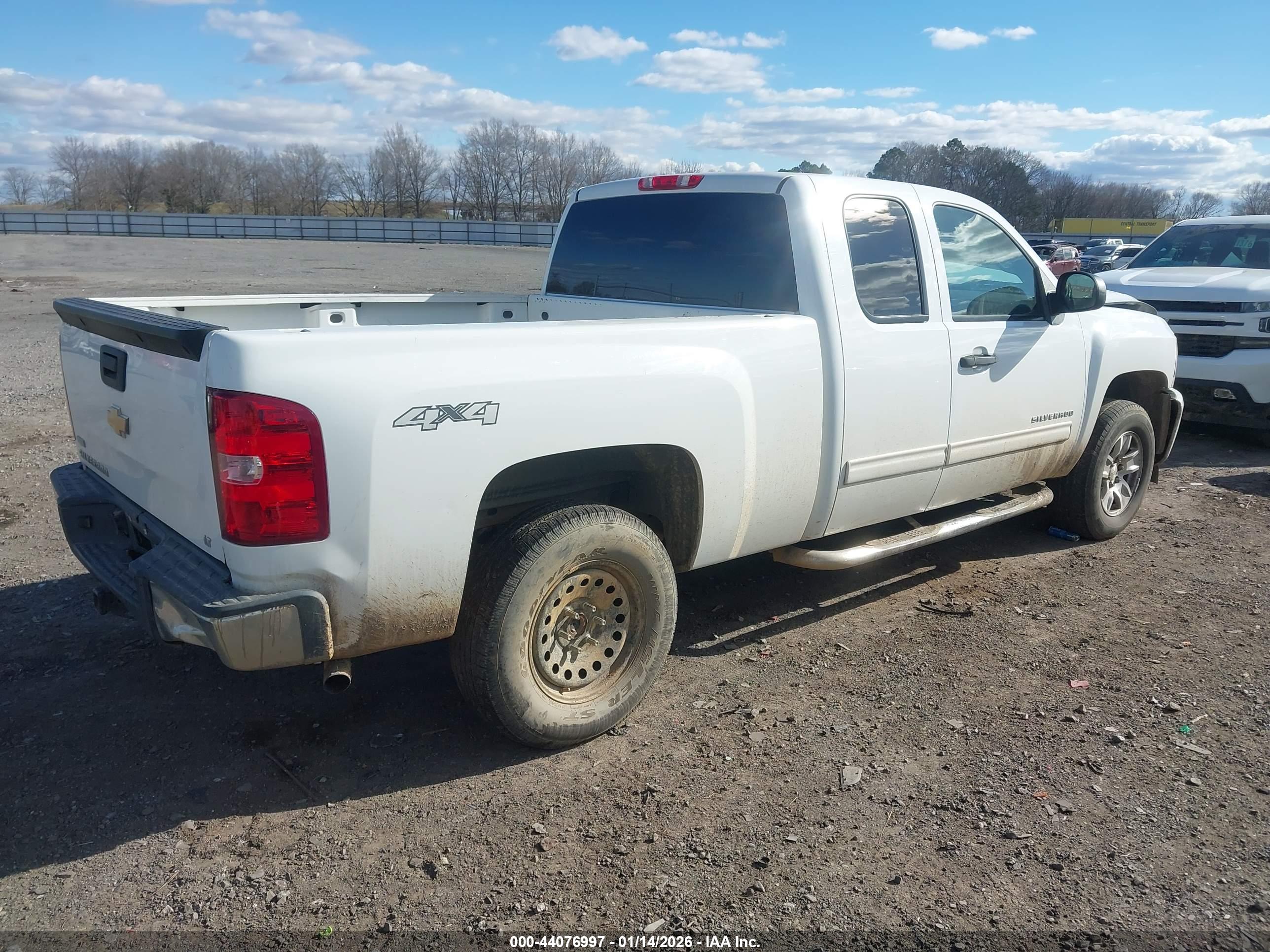 CHEVROLET SILVERADO image 4